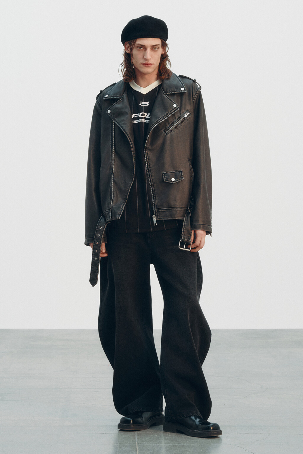 Джинсы широкие с волнистыми боковыми швами - цвет черный - 8