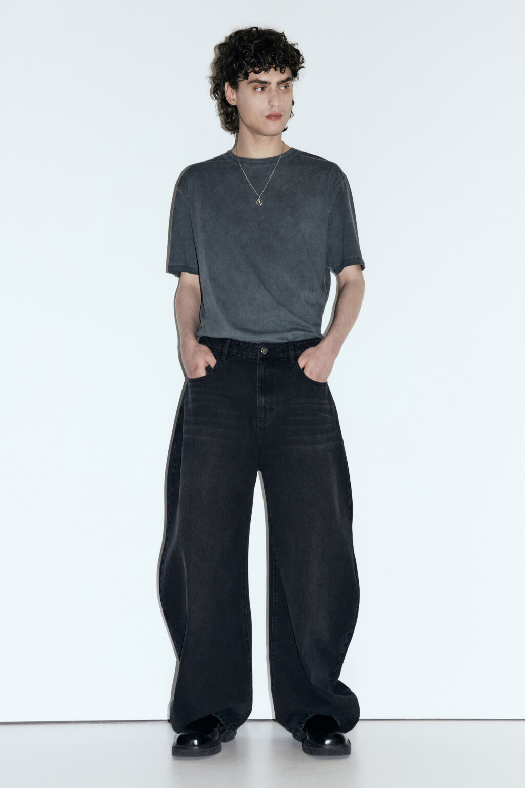 Джинсы широкие с волнистыми боковыми швами - цвет черный - 5