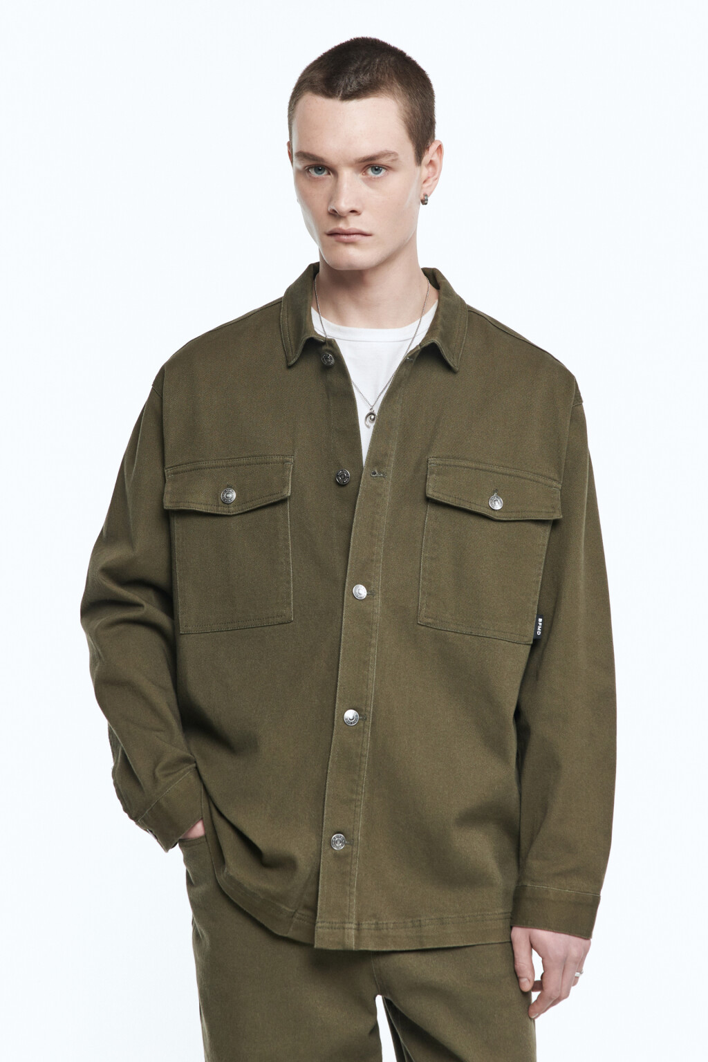 Рубашка джинсовая с нагрудными карманами - цвет зеленый - 2