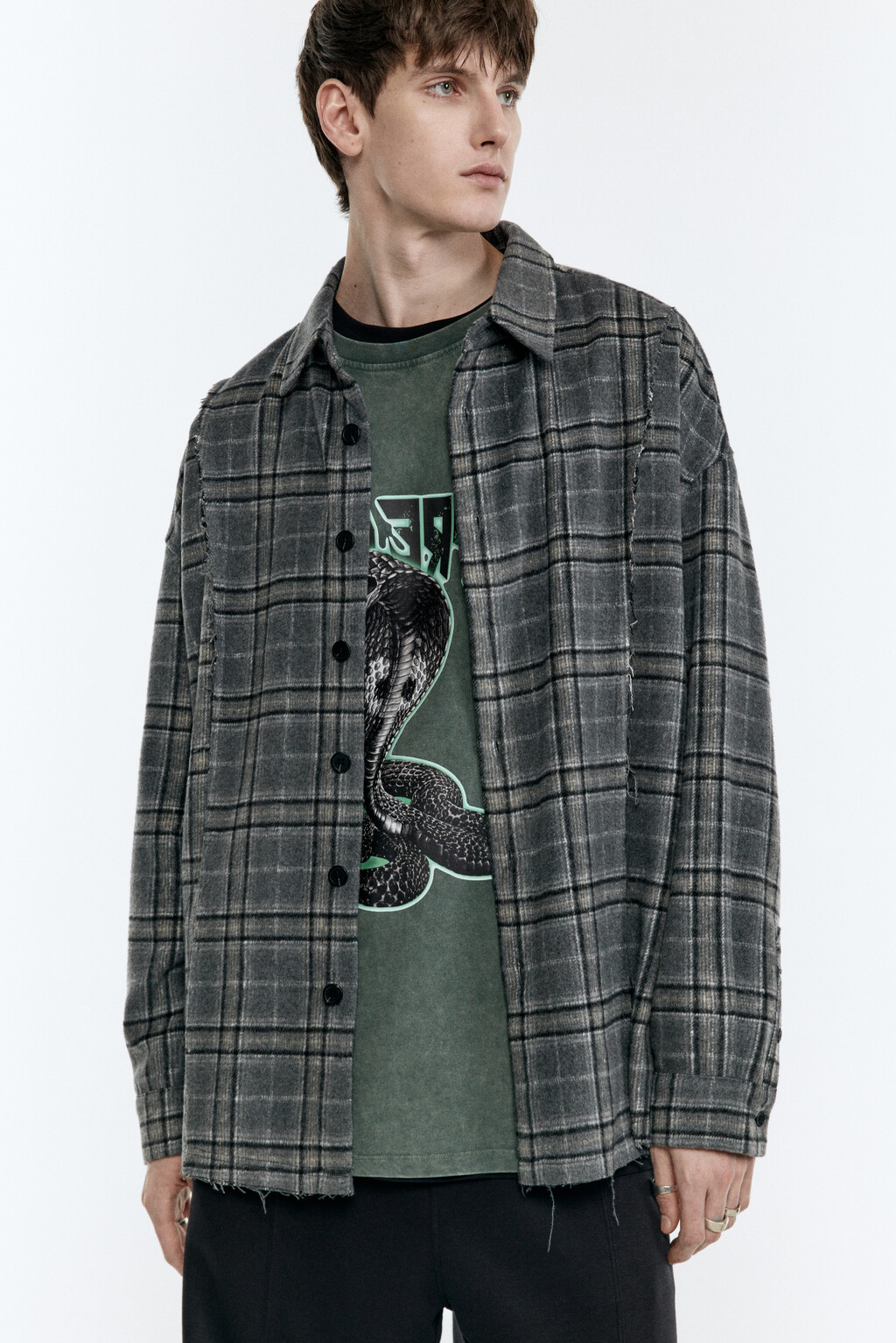 Рубашка клетчатая с открытыми срезами - цвет серый - 1