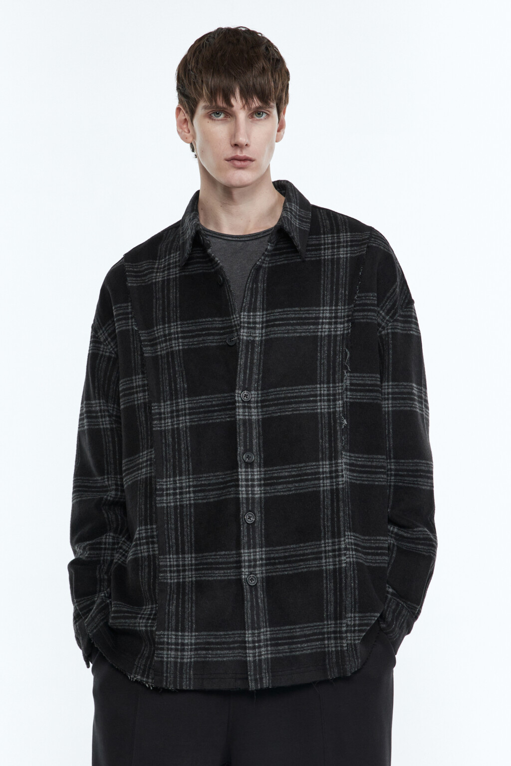Рубашка клетчатая с открытыми срезами - цвет черный - 2