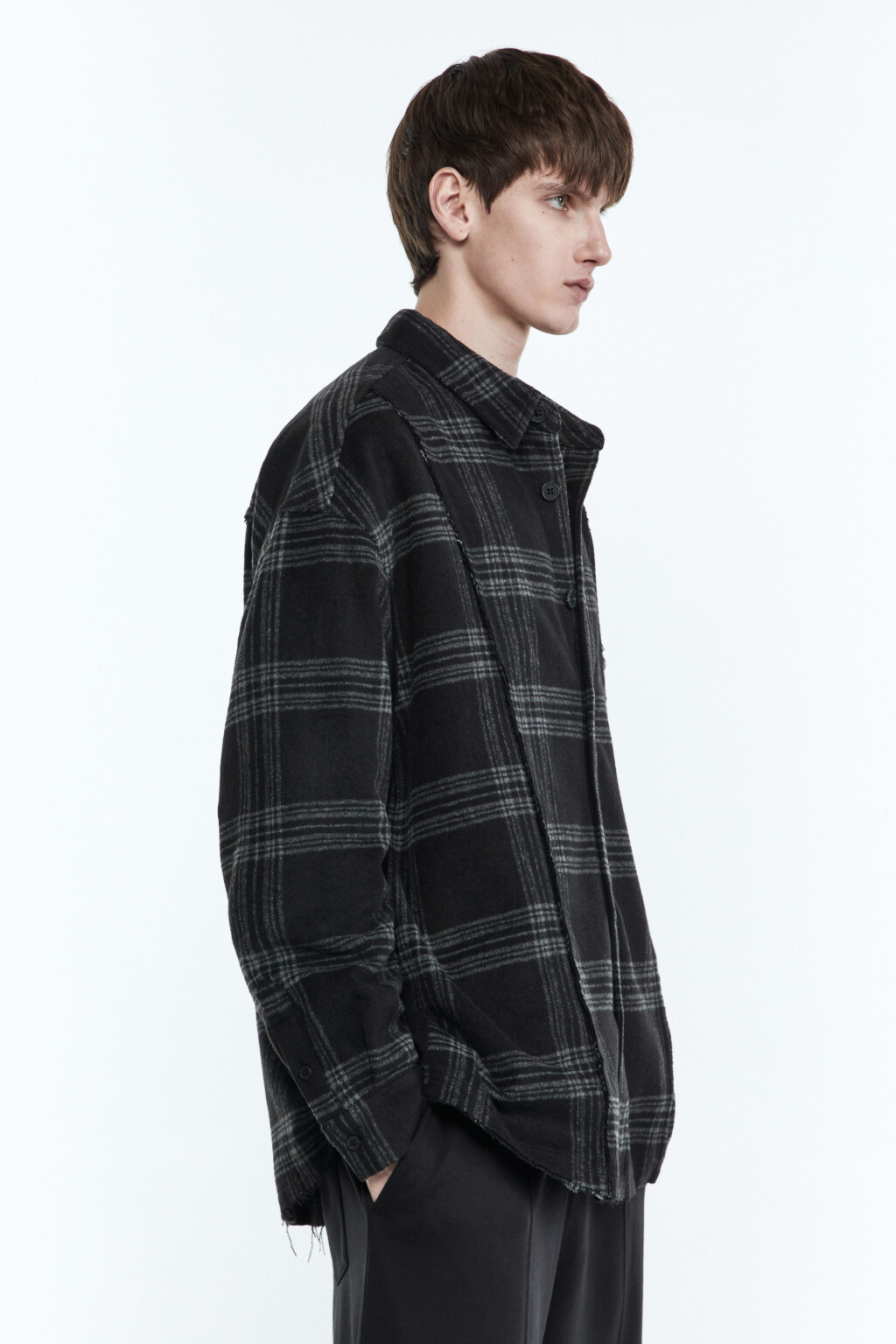 Рубашка клетчатая с открытыми срезами - цвет черный - 3
