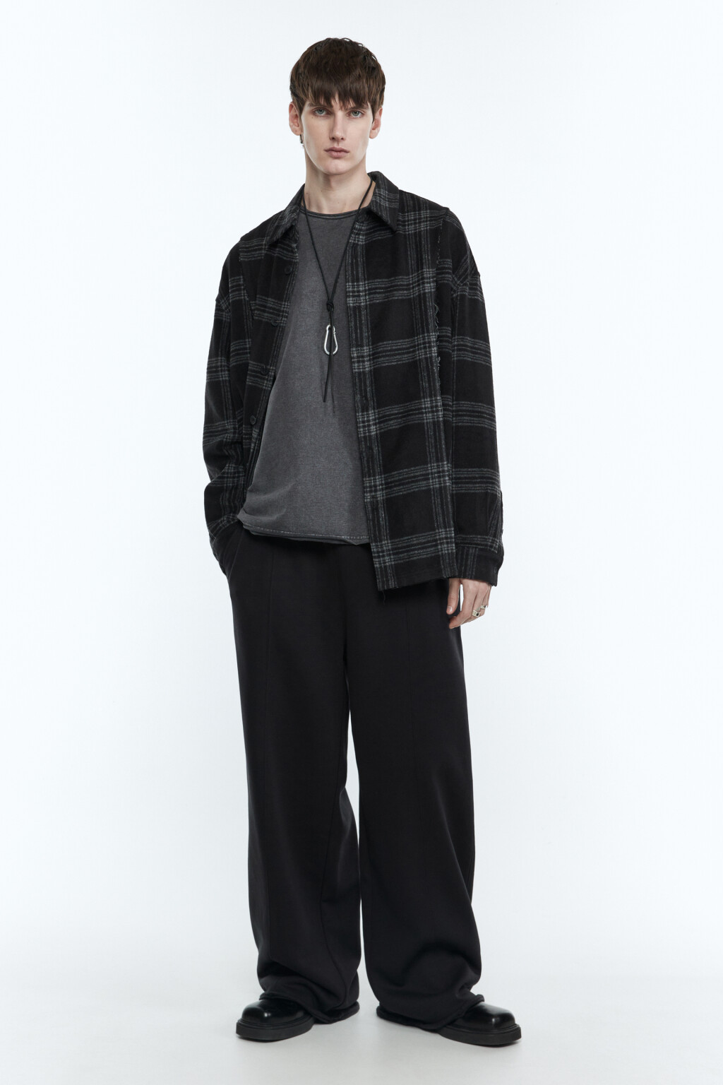 Рубашка клетчатая с открытыми срезами - цвет черный - 5