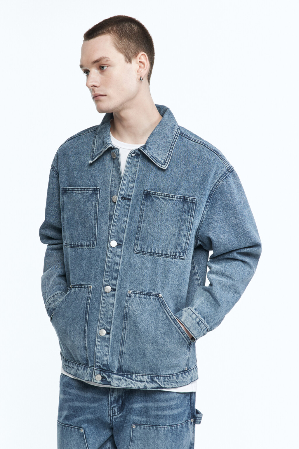 Рубашка джинсовая с карманами - цвет голубой - 4