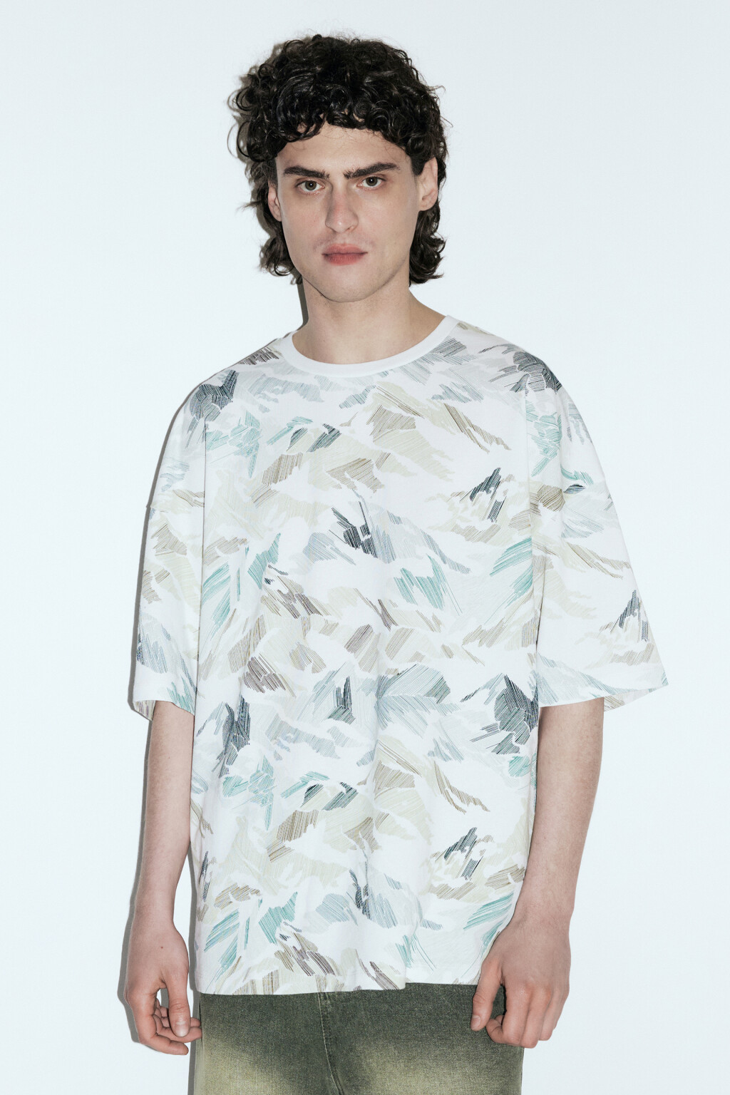 Футболка oversize с принтом-абстракцией - цвет белый - 3