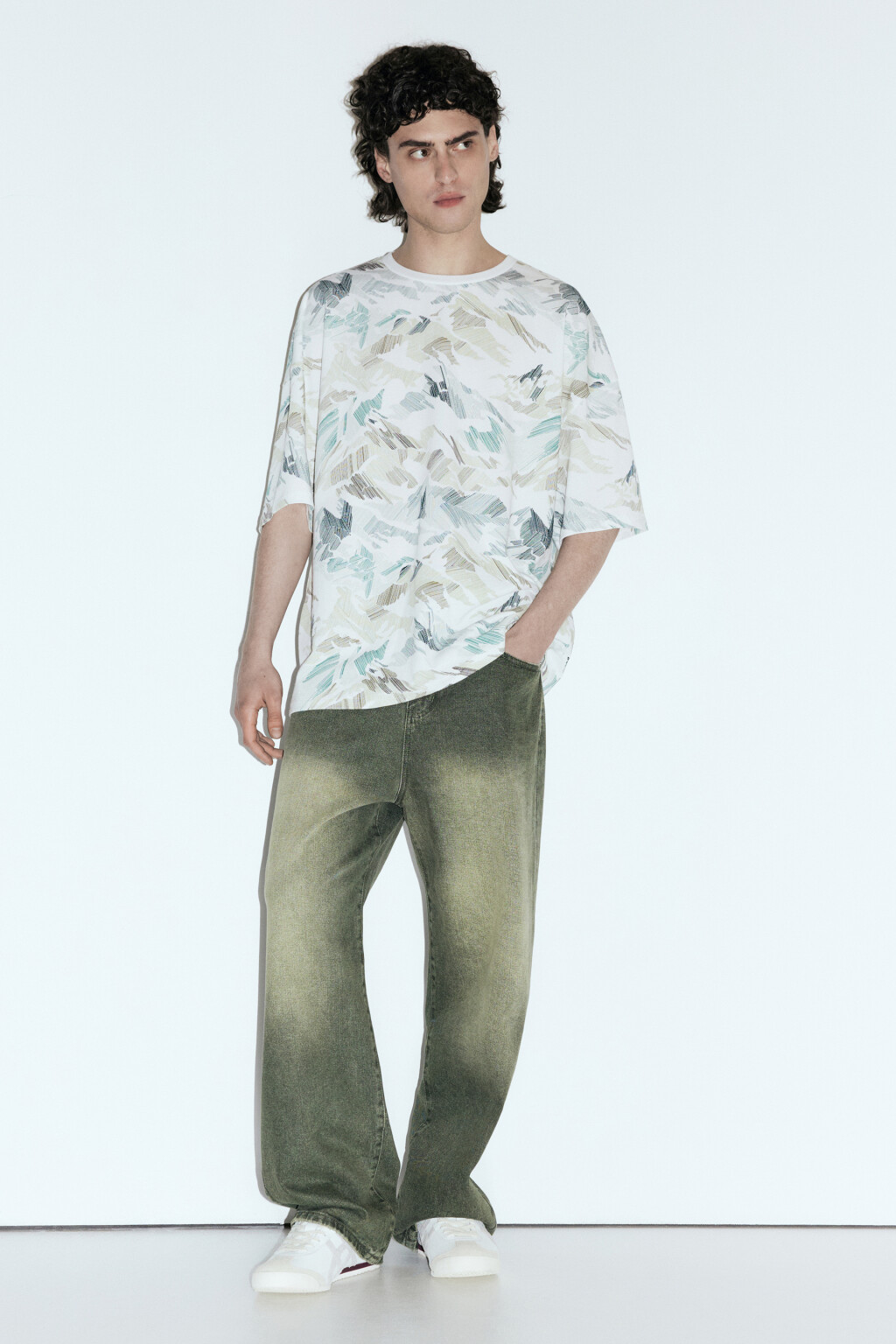 Футболка oversize с принтом-абстракцией - цвет белый - 1