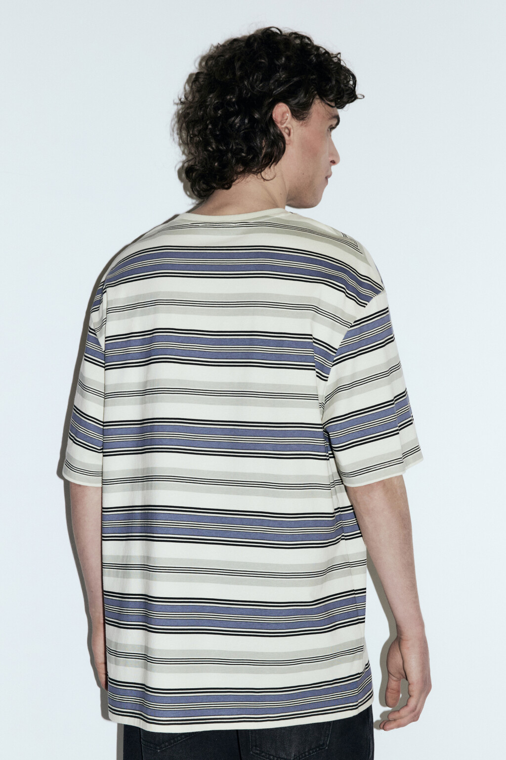 Футболка oversize с принтом в полоску - цвет мультиколор - 4