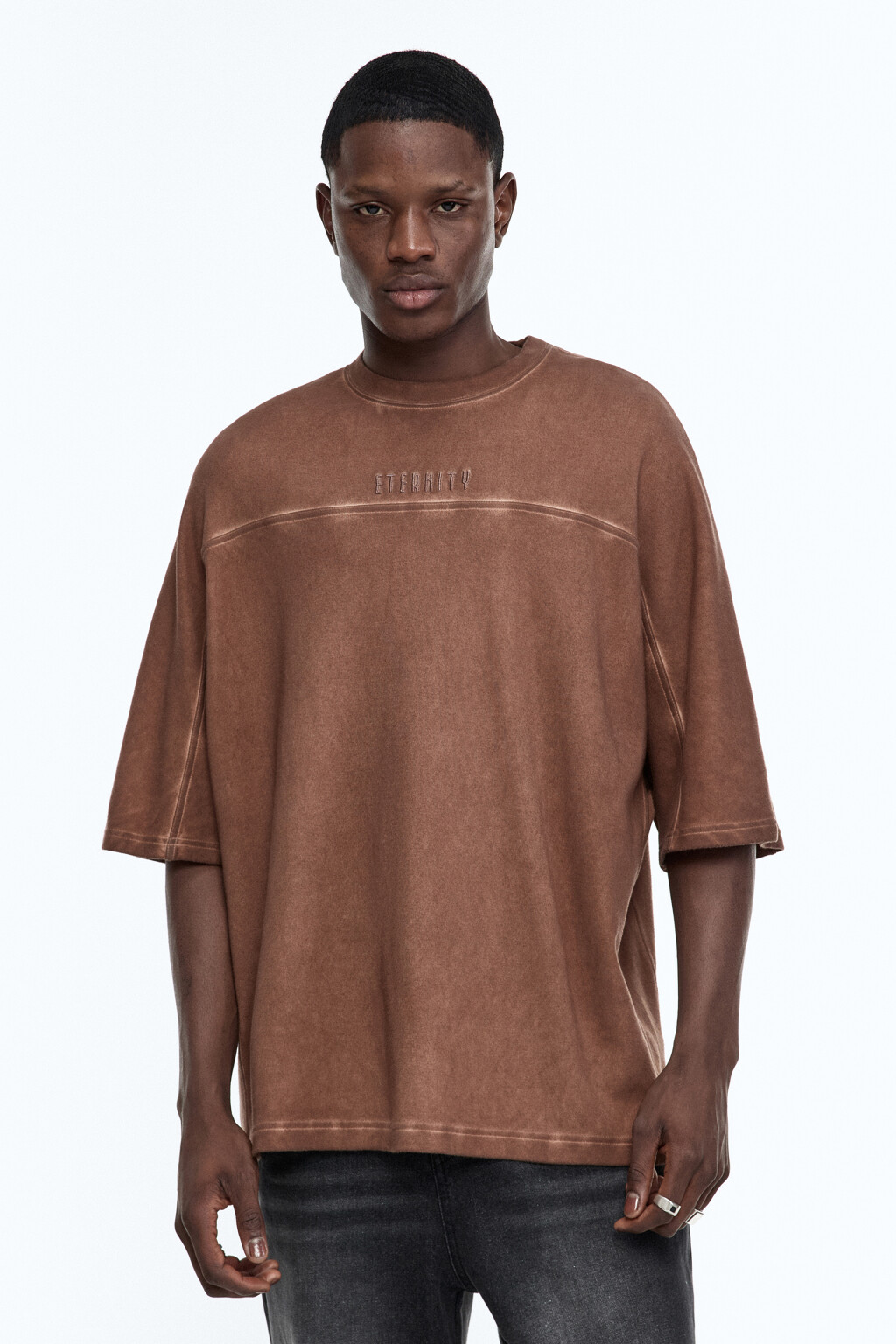 Футболка oversize с состаренным эффектом и принтом - цвет коричневый - 3