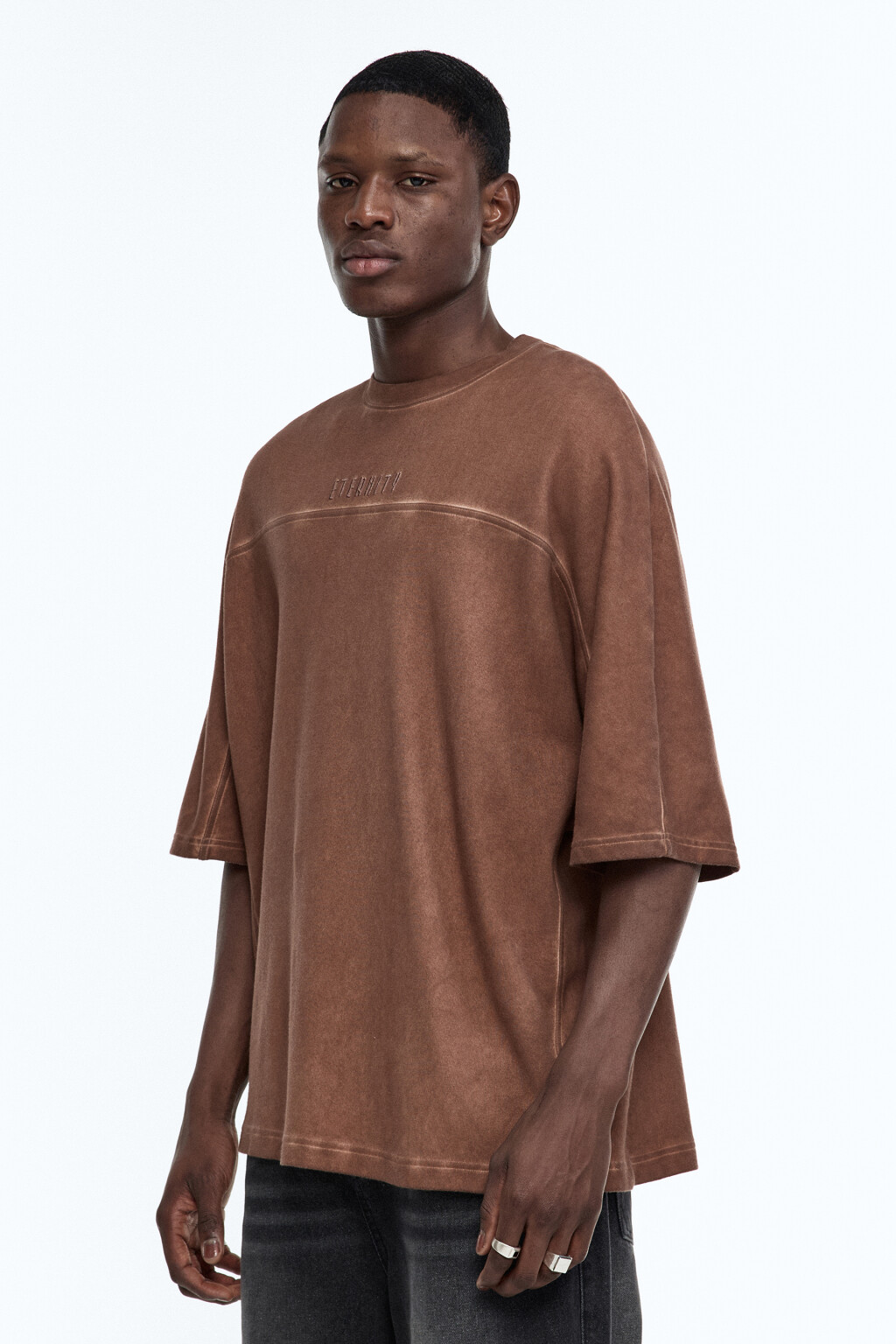 Футболка oversize с состаренным эффектом и принтом - цвет коричневый - 4