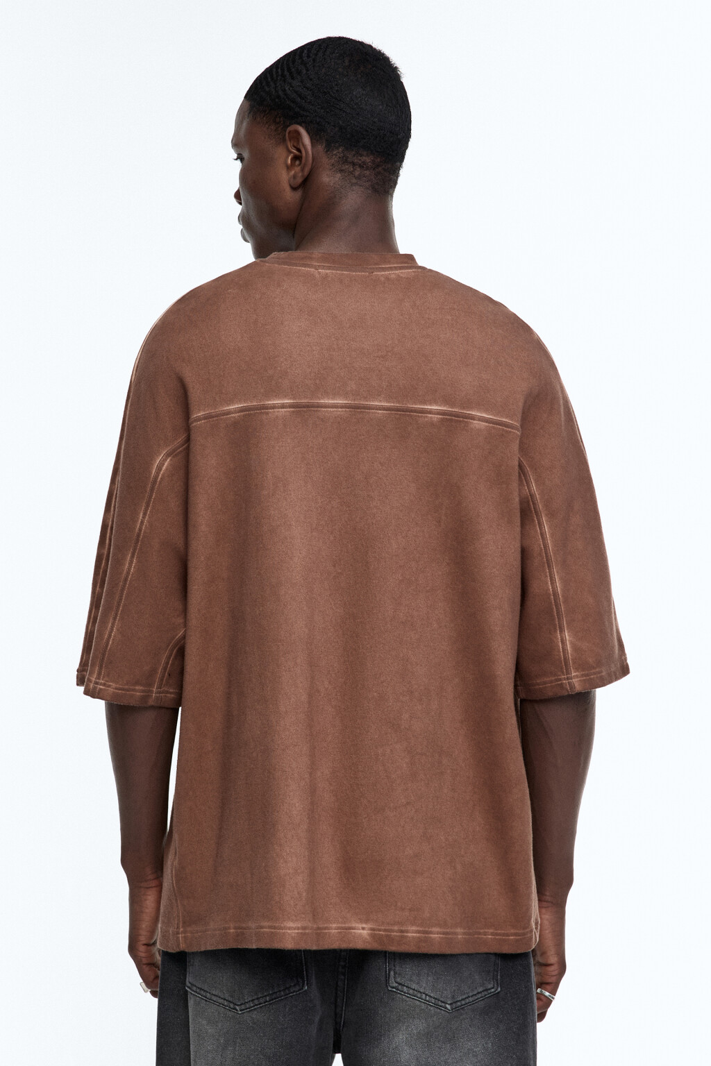 Футболка oversize с состаренным эффектом и принтом - цвет коричневый - 5