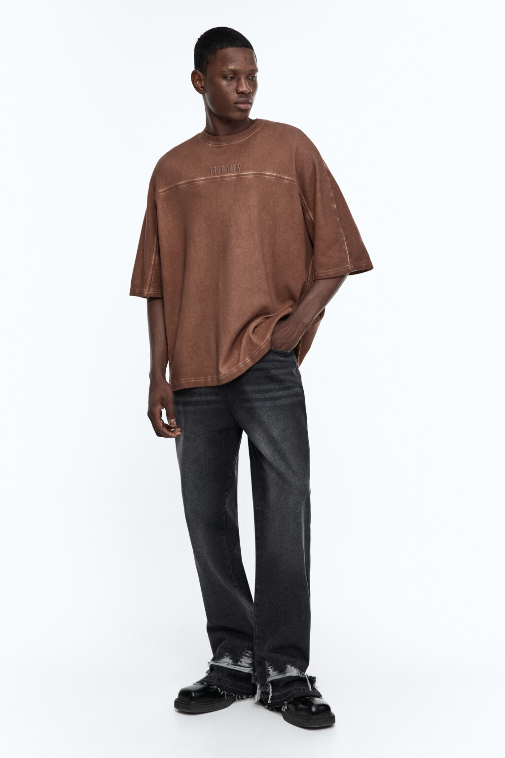 Футболка oversize с состаренным эффектом и принтом - цвет коричневый - 6