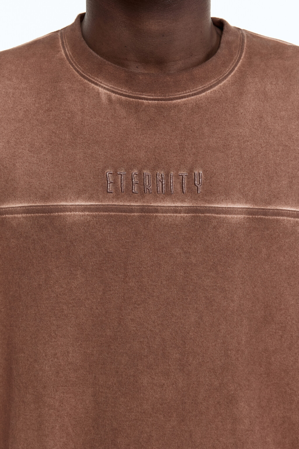 Футболка oversize с состаренным эффектом и принтом - цвет коричневый - 7