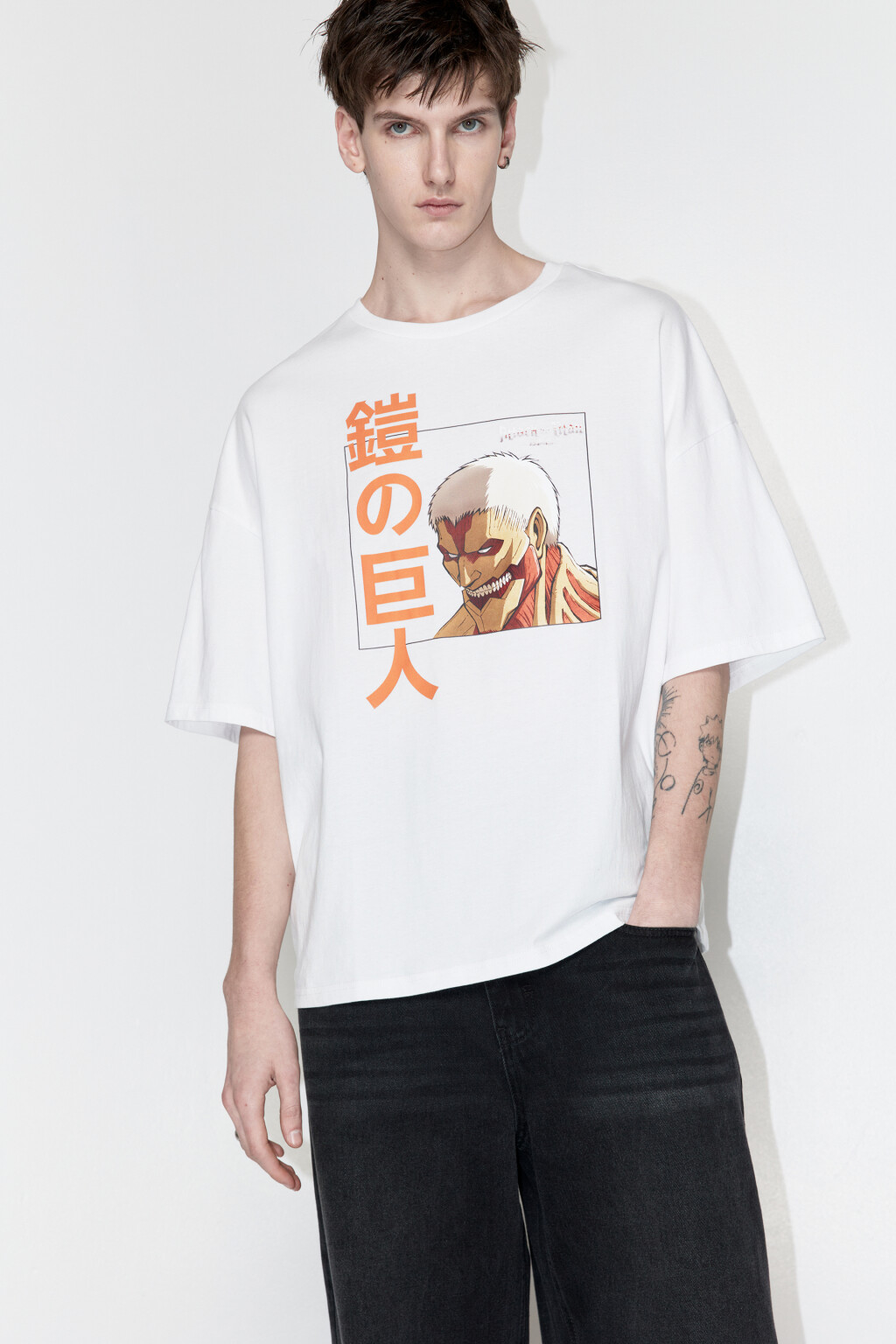 Футболка свободная с принтом Атака титанов - цвет белый - 1