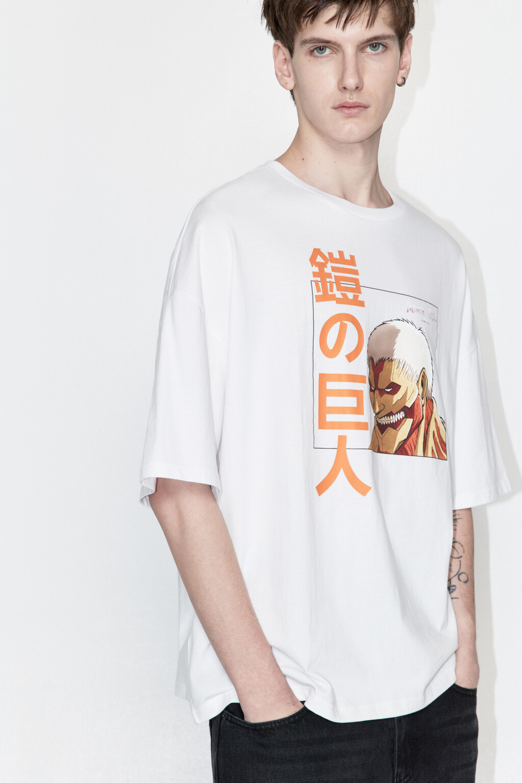 Футболка свободная с принтом Атака титанов - цвет белый - 2