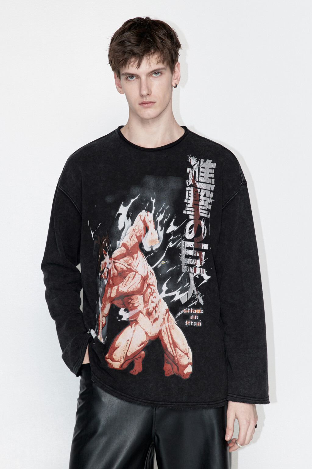 Лонгслив oversize с принтом Атака титанов - цвет черный - 3