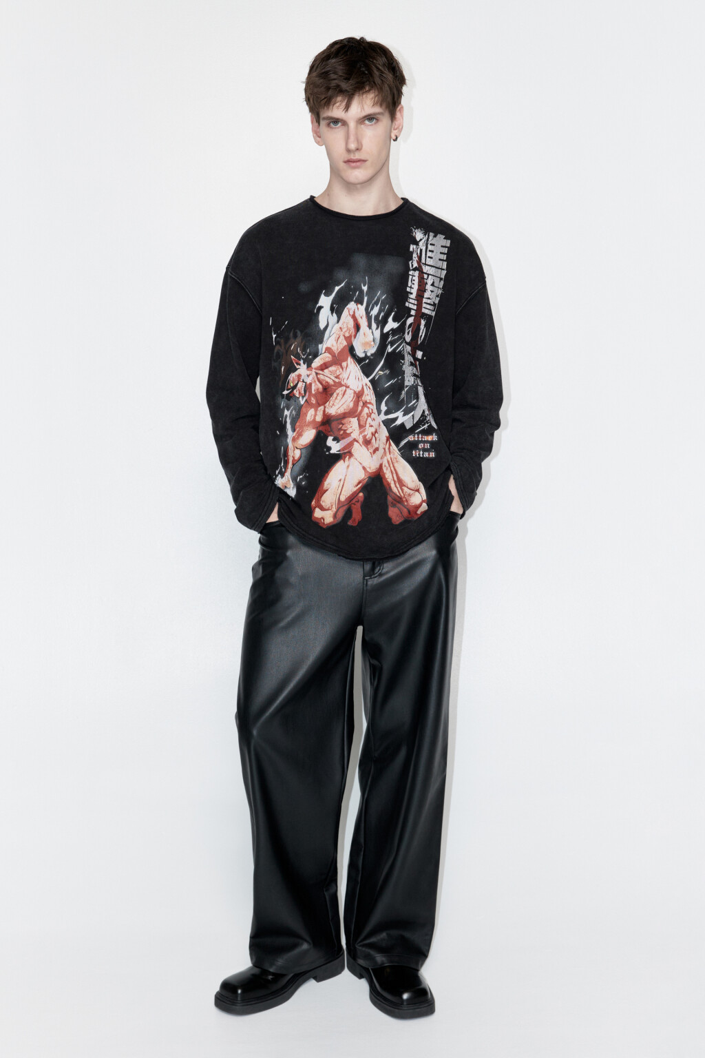Лонгслив oversize с принтом Атака титанов - цвет черный - 6