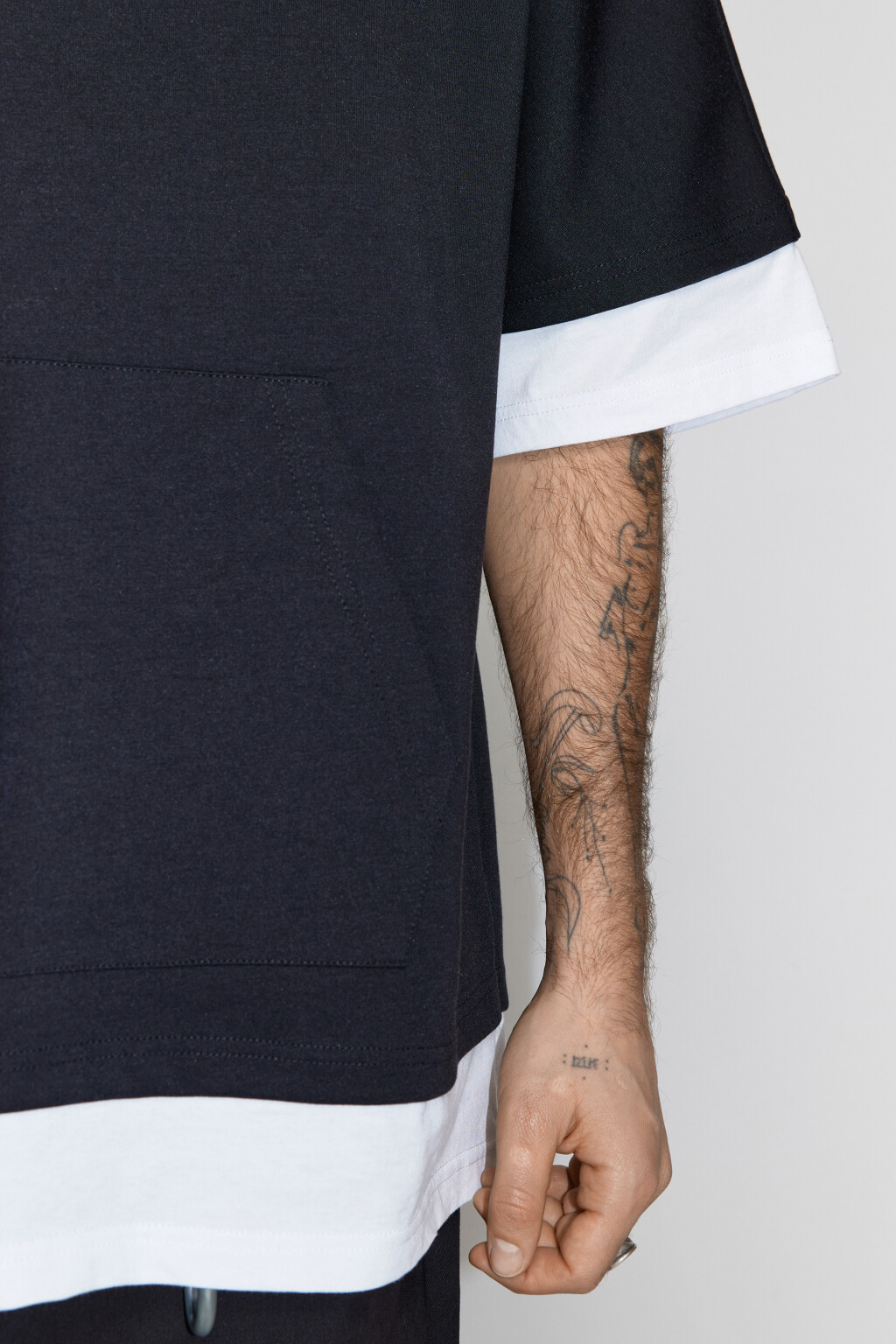 Свитшот oversize с короткими рукавами и принтом - цвет черный - 7