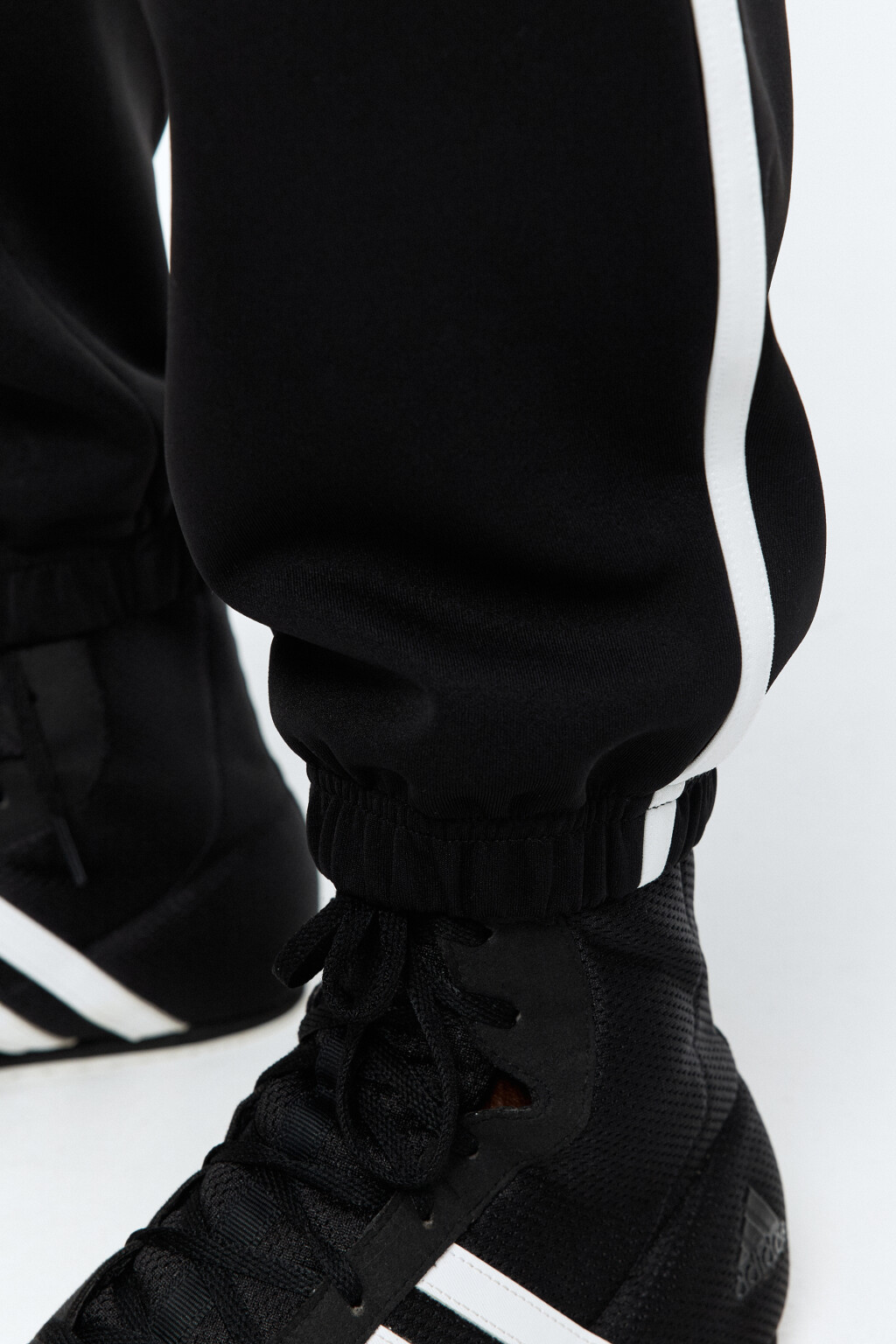 Брюки-джоггеры спортивные с лампасами - цвет черный - 8