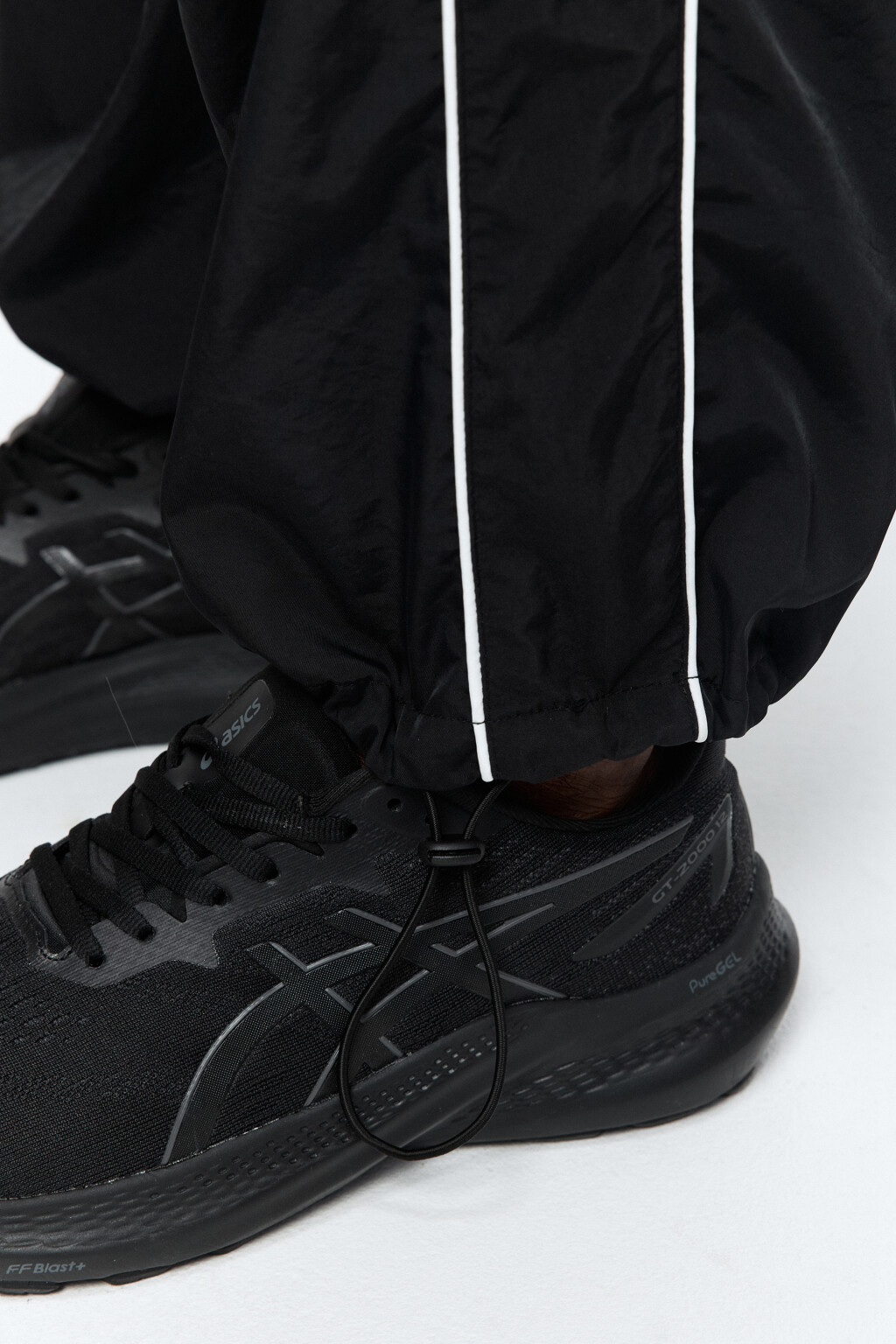 Брюки-джоггеры спортивные с утяжками - цвет черный - 8