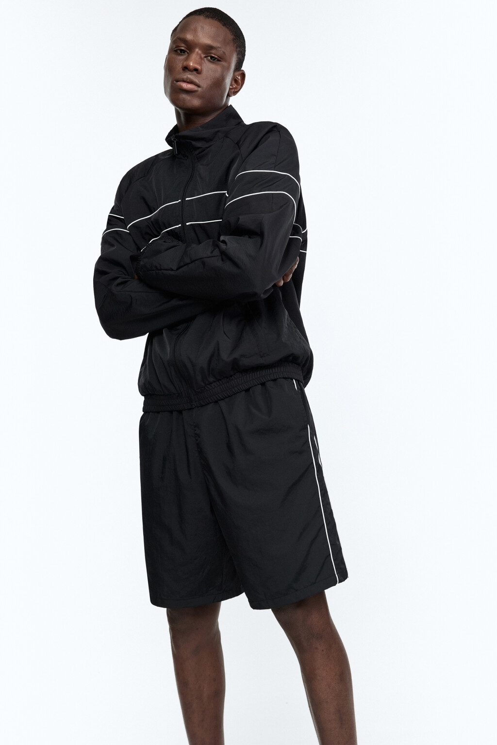 Шорты спортивные с лампасами - цвет черный - 1