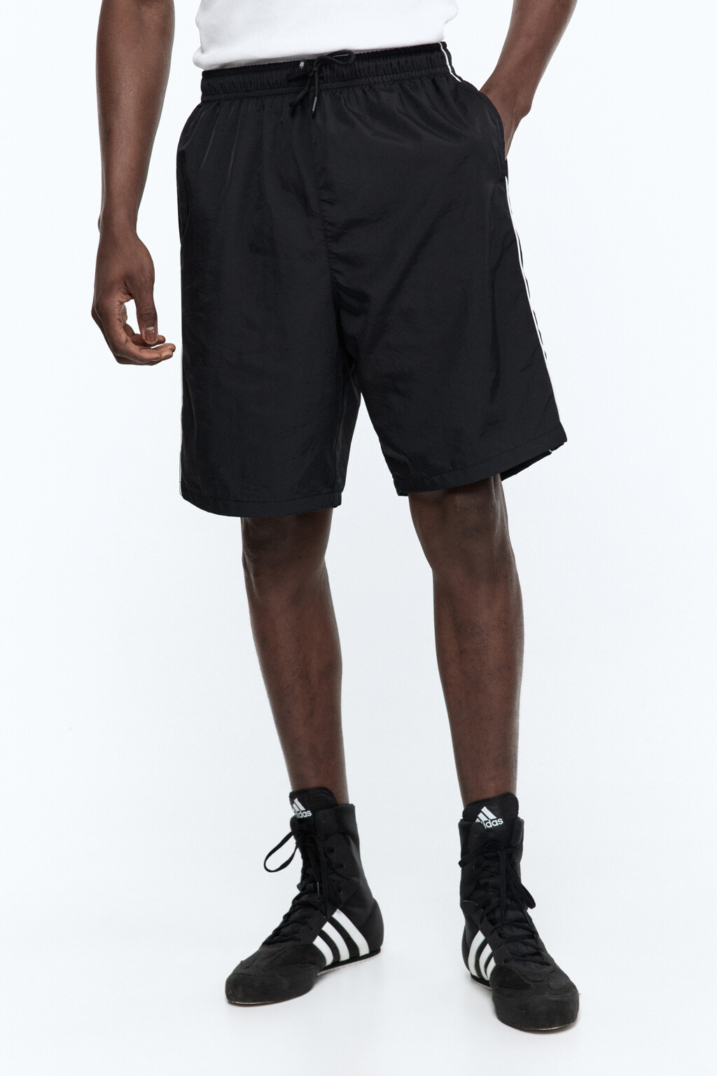 Шорты спортивные с лампасами - цвет черный - 3