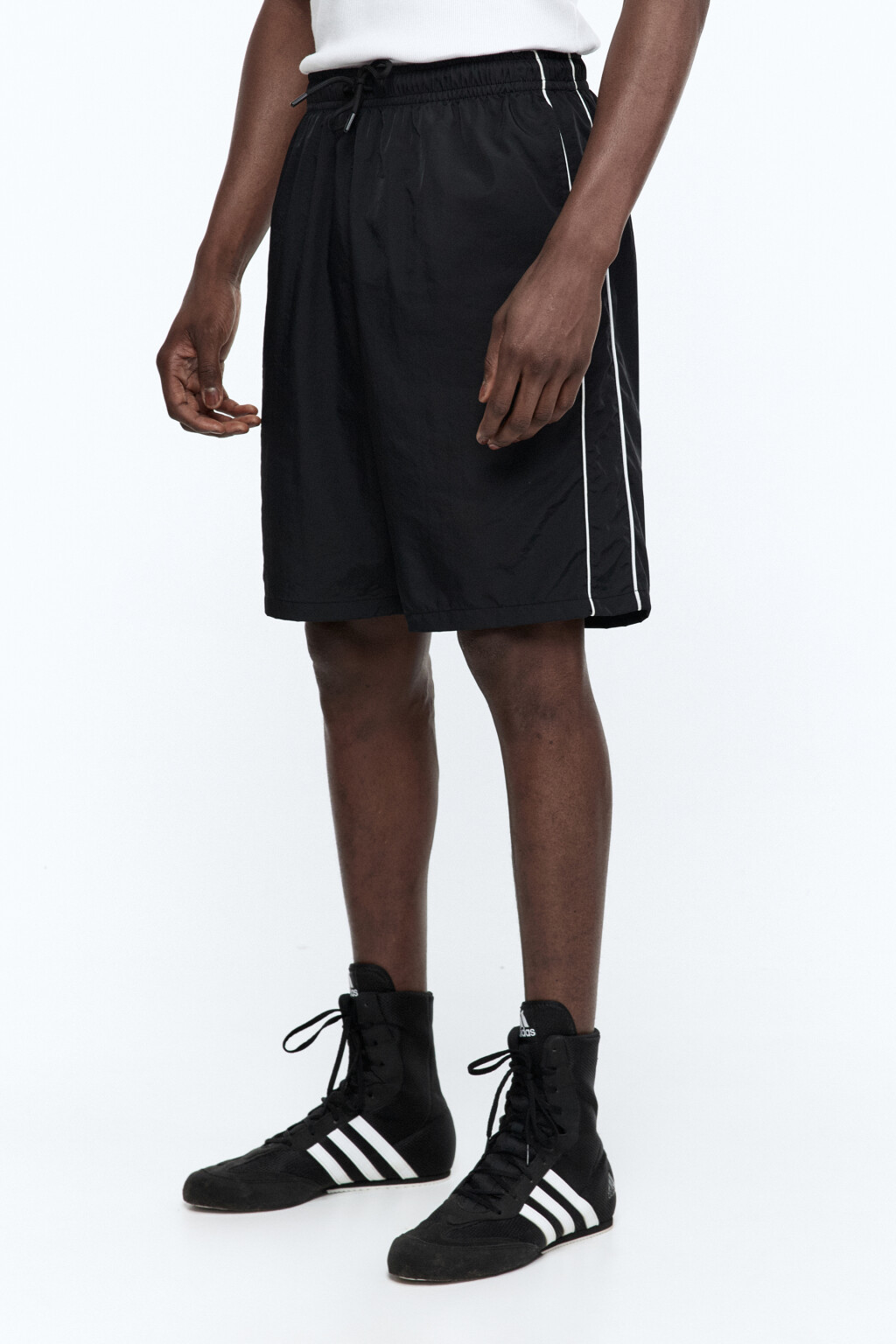 Шорты спортивные с лампасами - цвет черный - 4