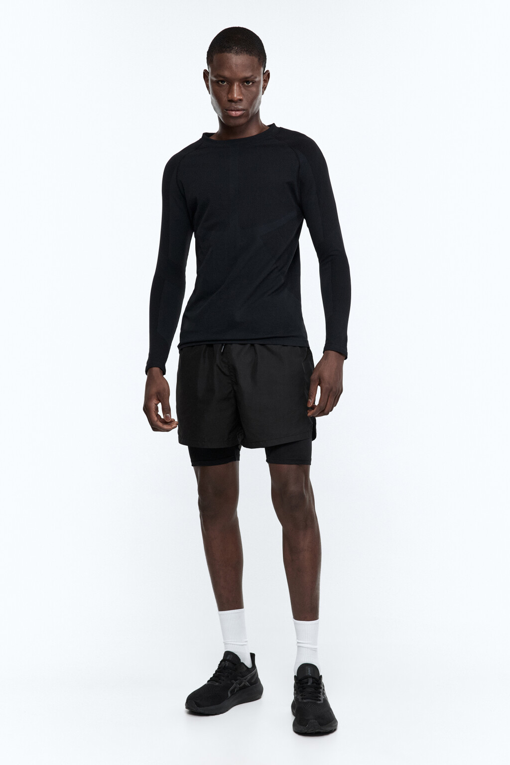 Лонгслив спортивный бесшовный - цвет черный - 4