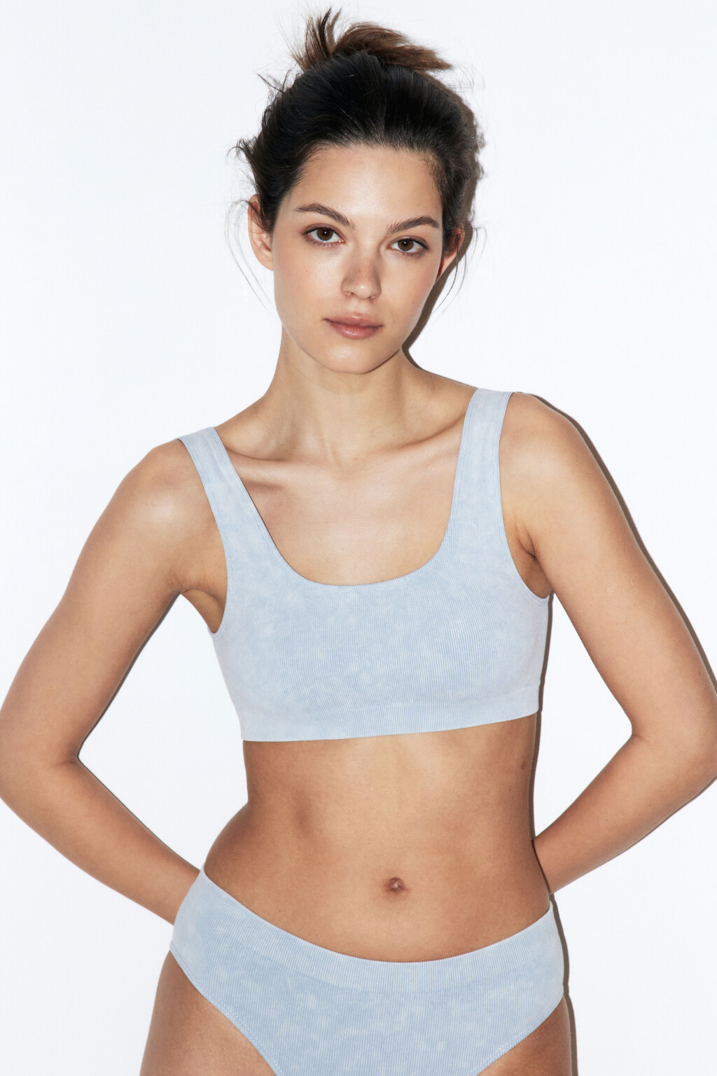Бюстгальтер-топ бесшовный на широких бретелях - цвет голубой - 2