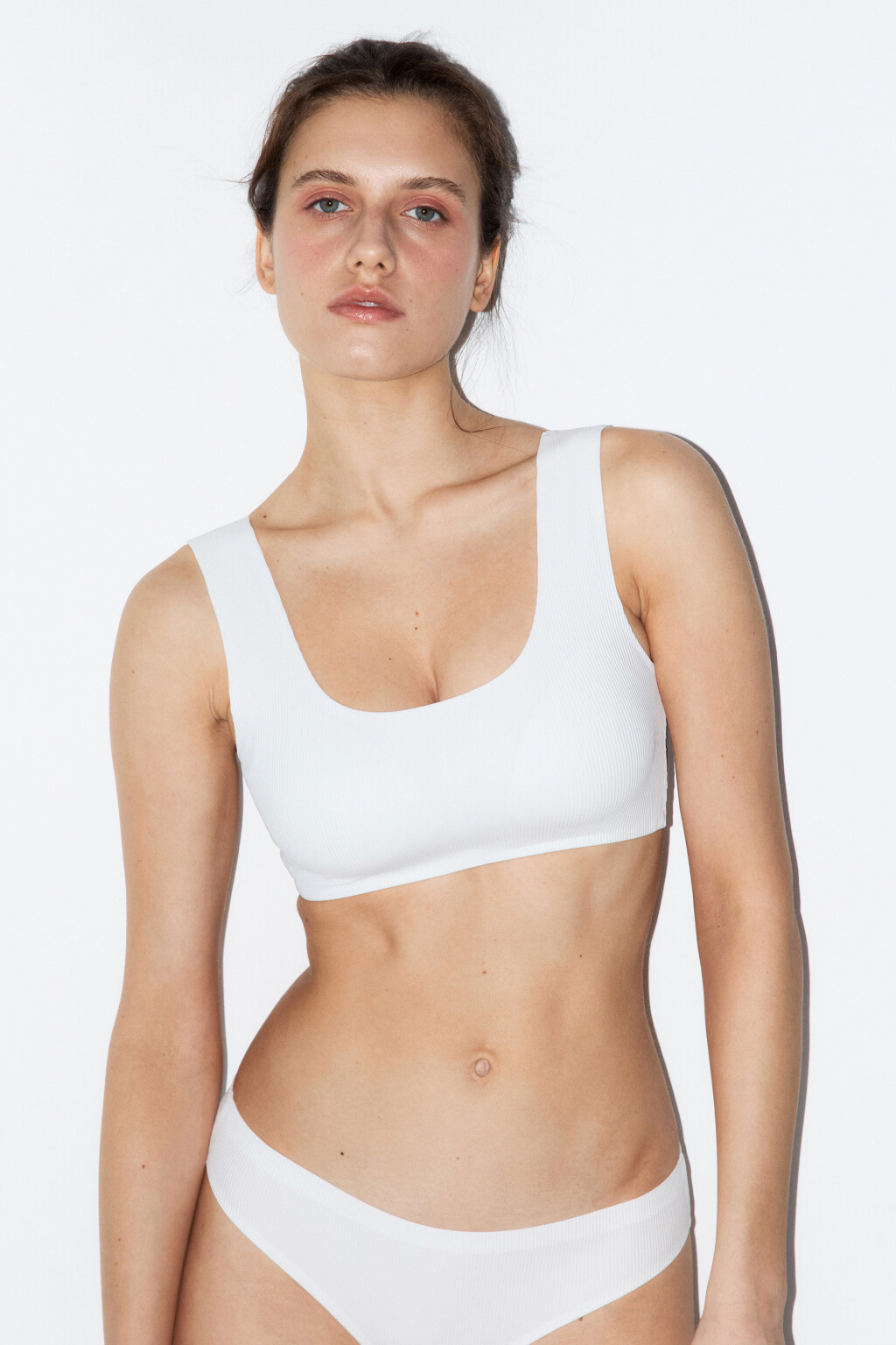 Бюстгальтер-топ базовый в рубчик - цвет белый - 2