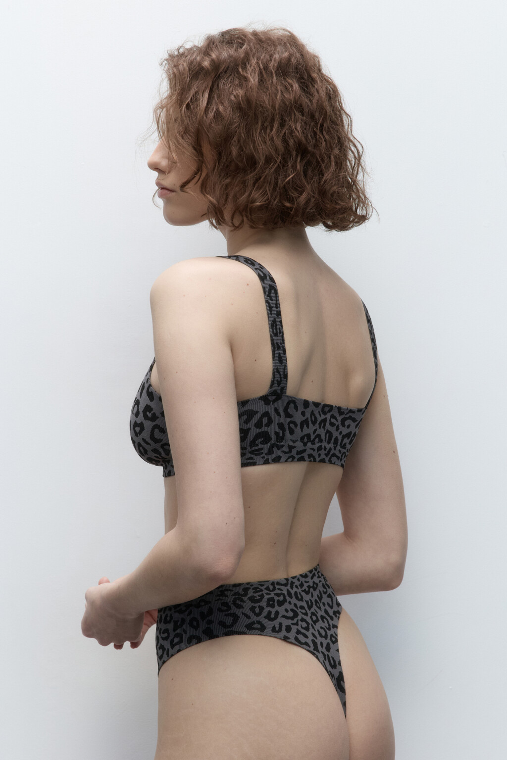 Бюстгальтер-топ в рубчик с анималистическим принтом - цвет серый - 3