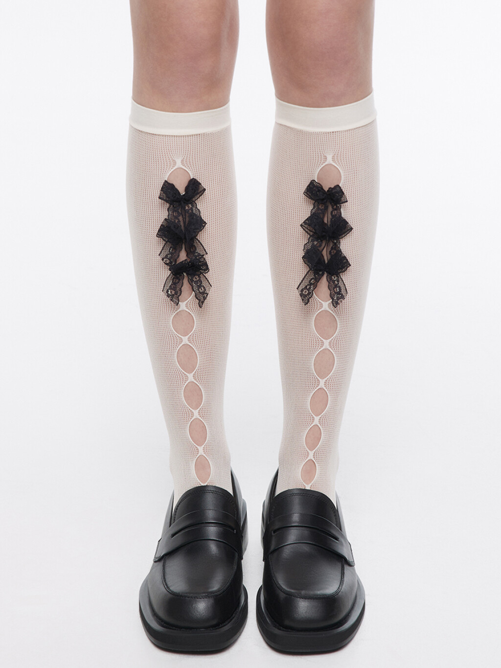 Гольфы сетчатые с разрезами и бантиками - цвет белый - 1