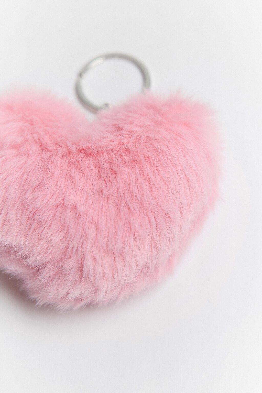Брелок в виде пушистого сердца - цвет розовый - 2