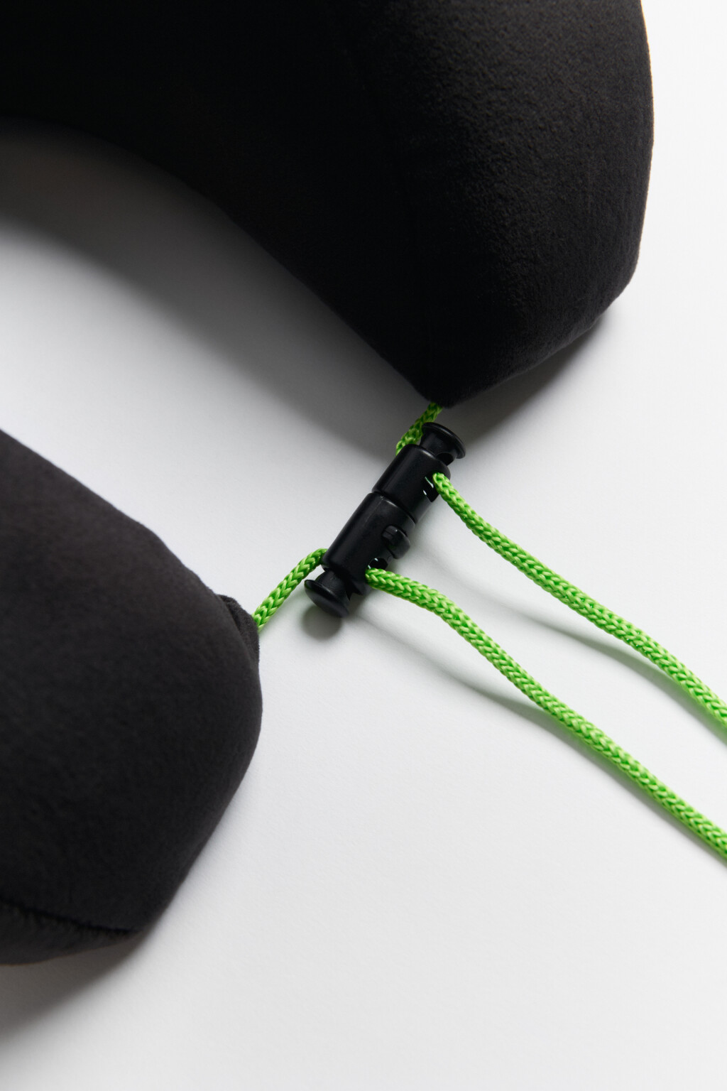 Подушка для путешествий со шнурками - цвет черный - 2