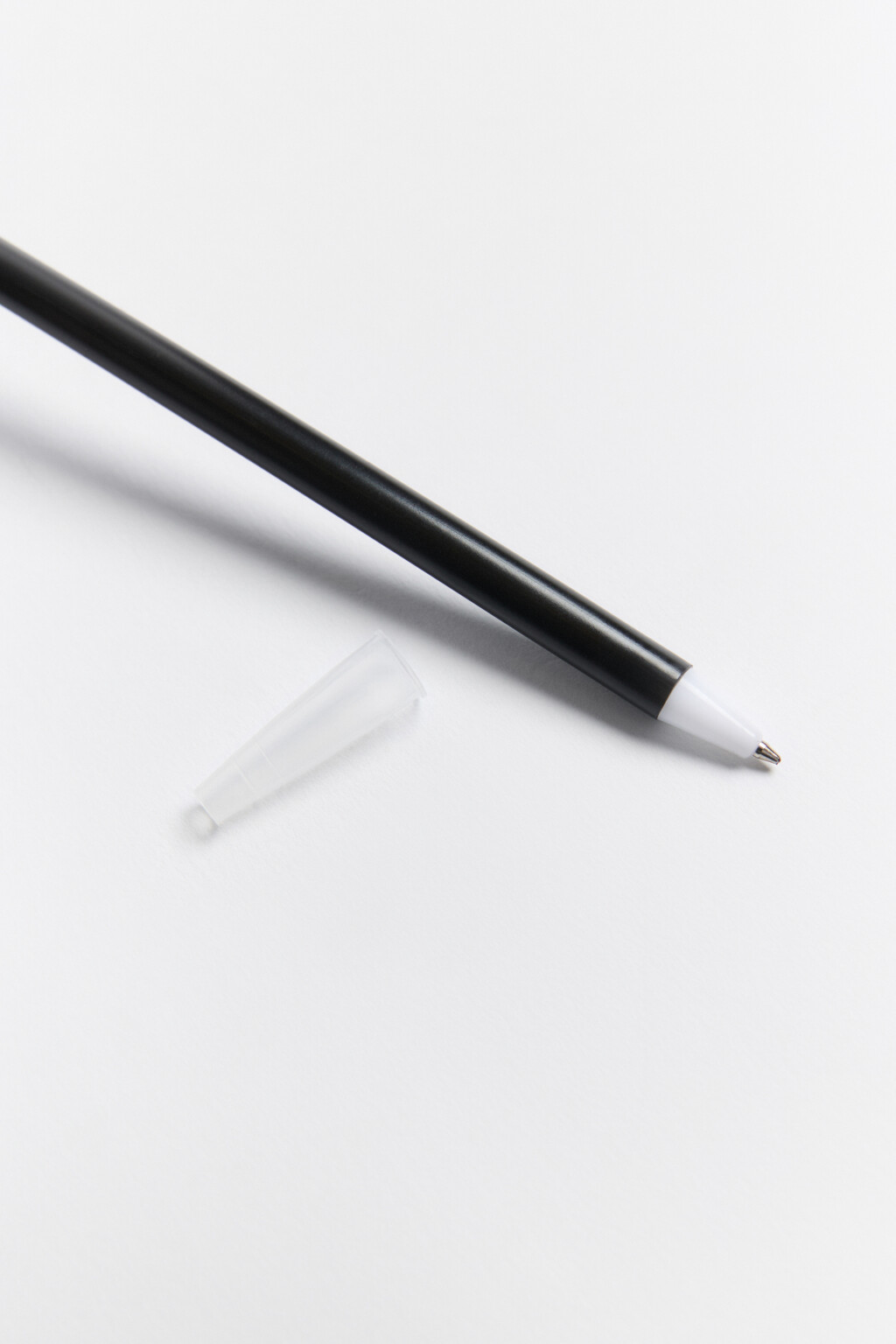 Ручка шариковая с пушистым сердцем - цвет черный - 2