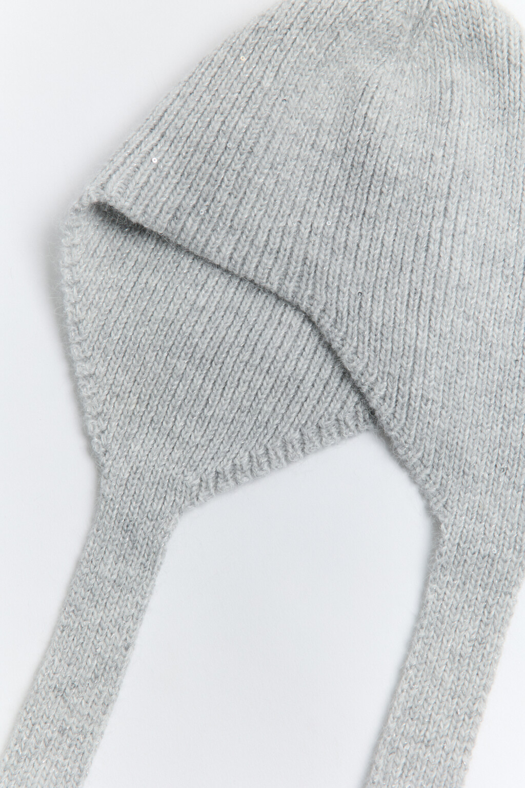 Шапка-чепчик вязаная с длинными завязками - цвет серый - 5