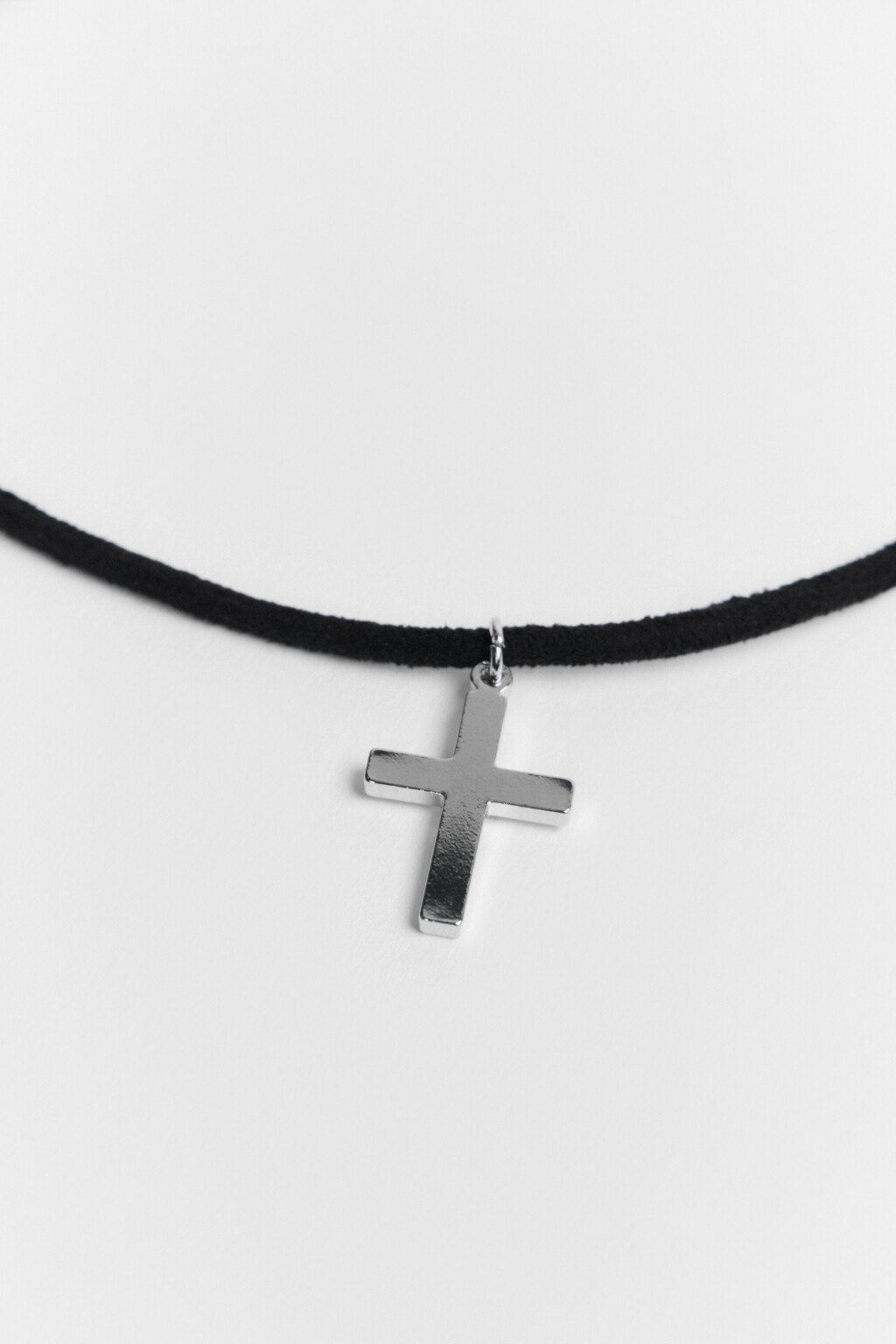 Колье-шнурок с крестиком - цвет серый - 4