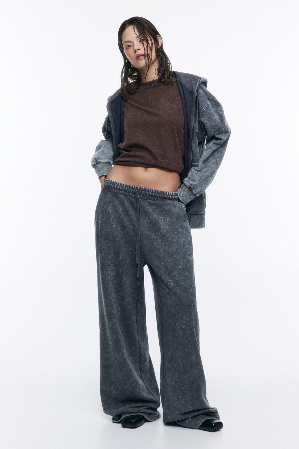 Брюки широкие трикотажные со стиркой - цвет серый - 1