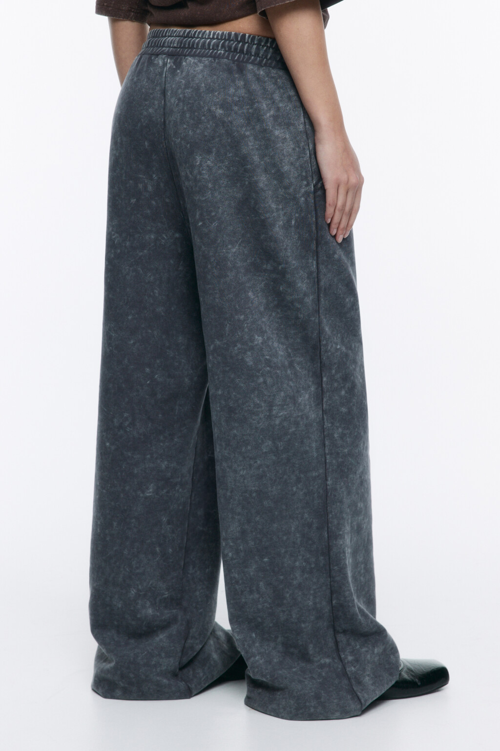 Брюки широкие трикотажные со стиркой - цвет серый - 4
