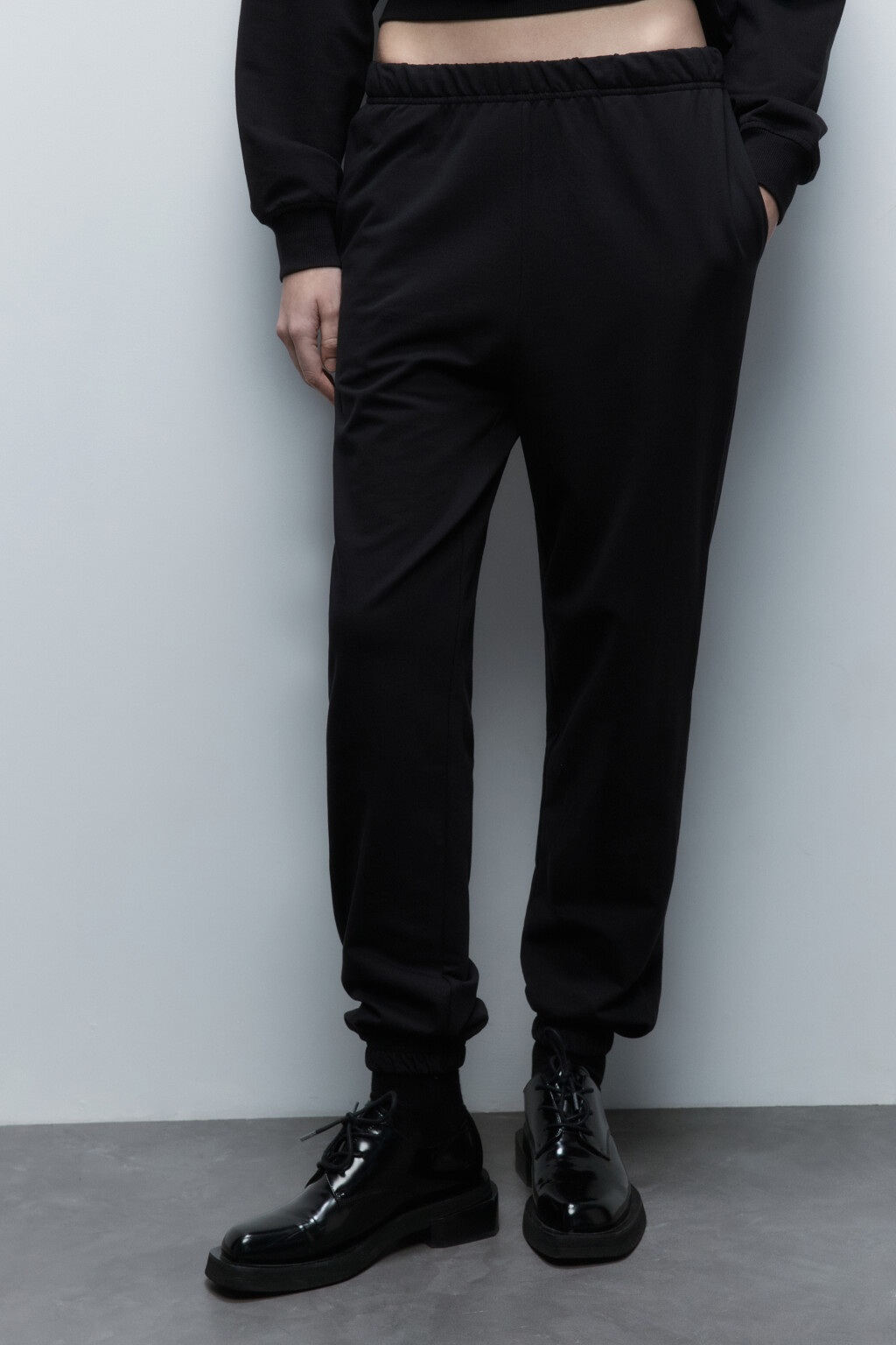 Брюки-джоггеры из хлопкового футера - цвет черный - 2