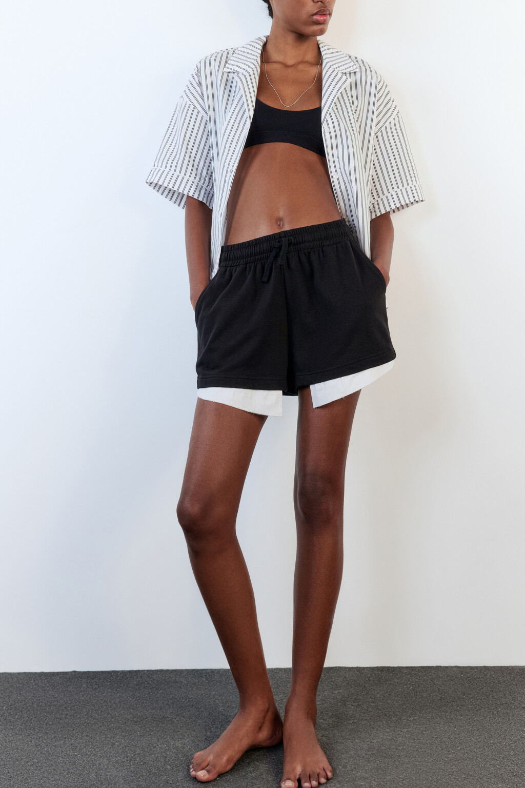 Шорты трикотажные с контрастной подкладкой - цвет черный - 1