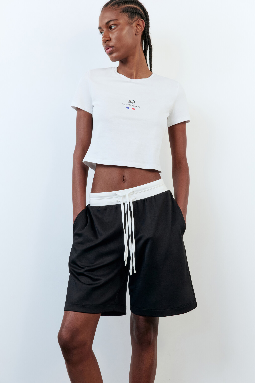 Шорты-бермуды костюмные с двойным поясом - цвет черный - 1