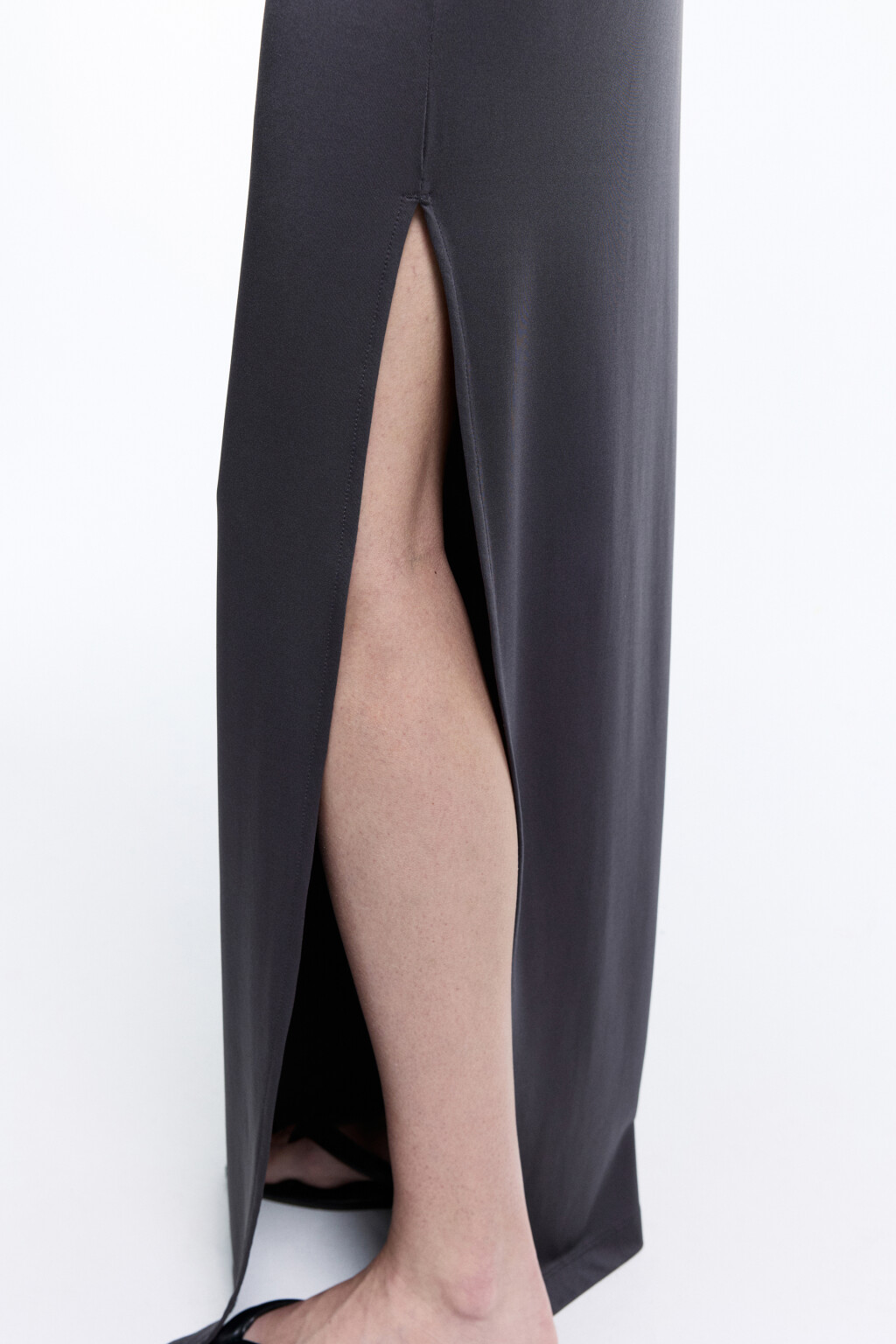 Юбка макси прямая трикотажная с разрезом - цвет серый - 7