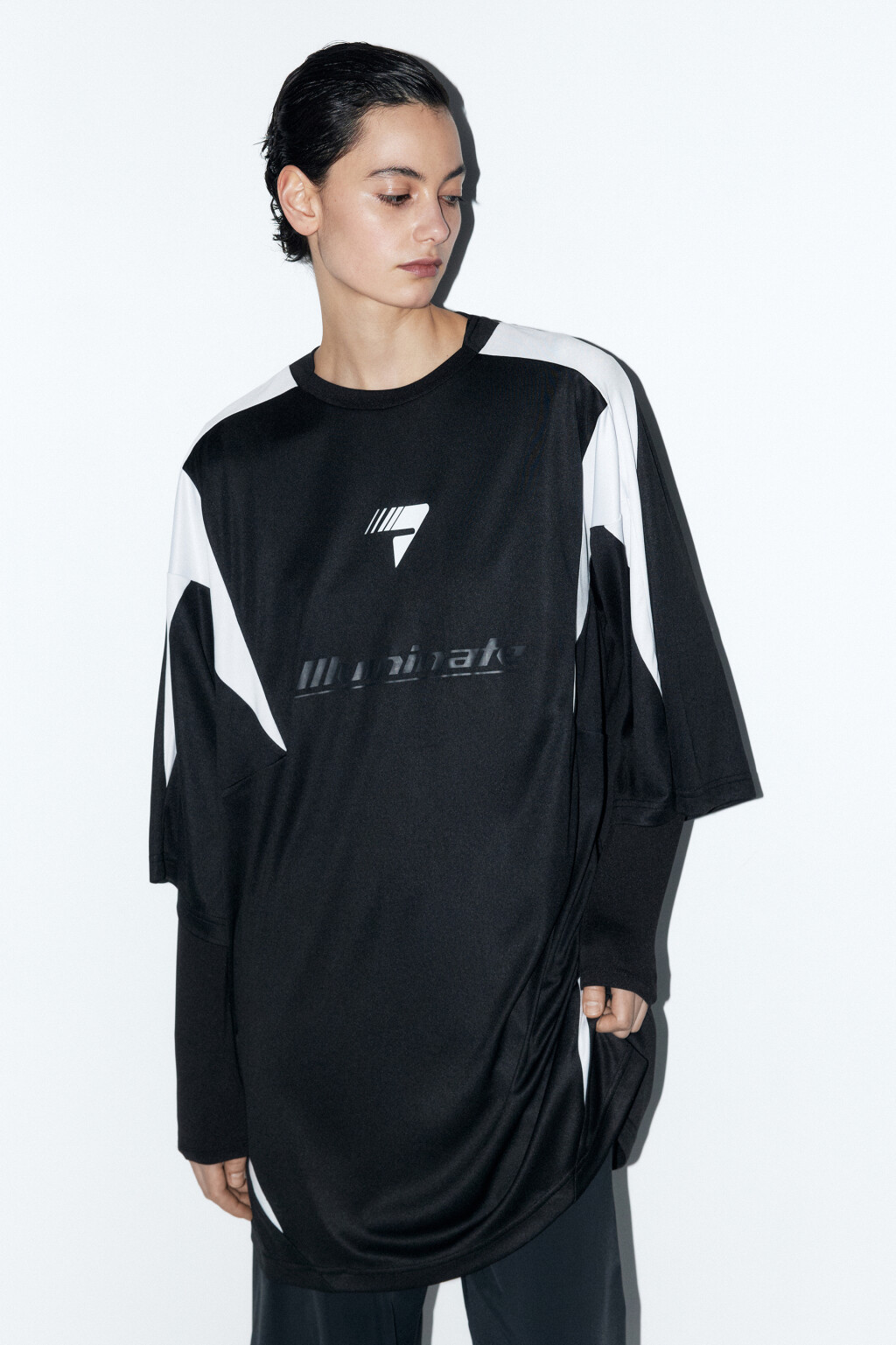 Платье-футболка свободное с принтом - цвет черный - 2