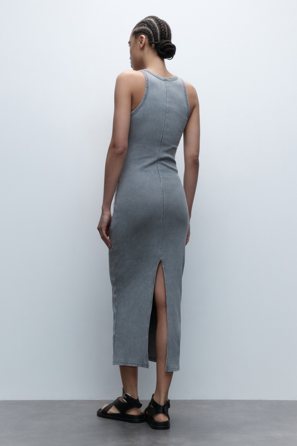Платье-майка макси в рубчик с вареным эффектом - цвет серый - 4