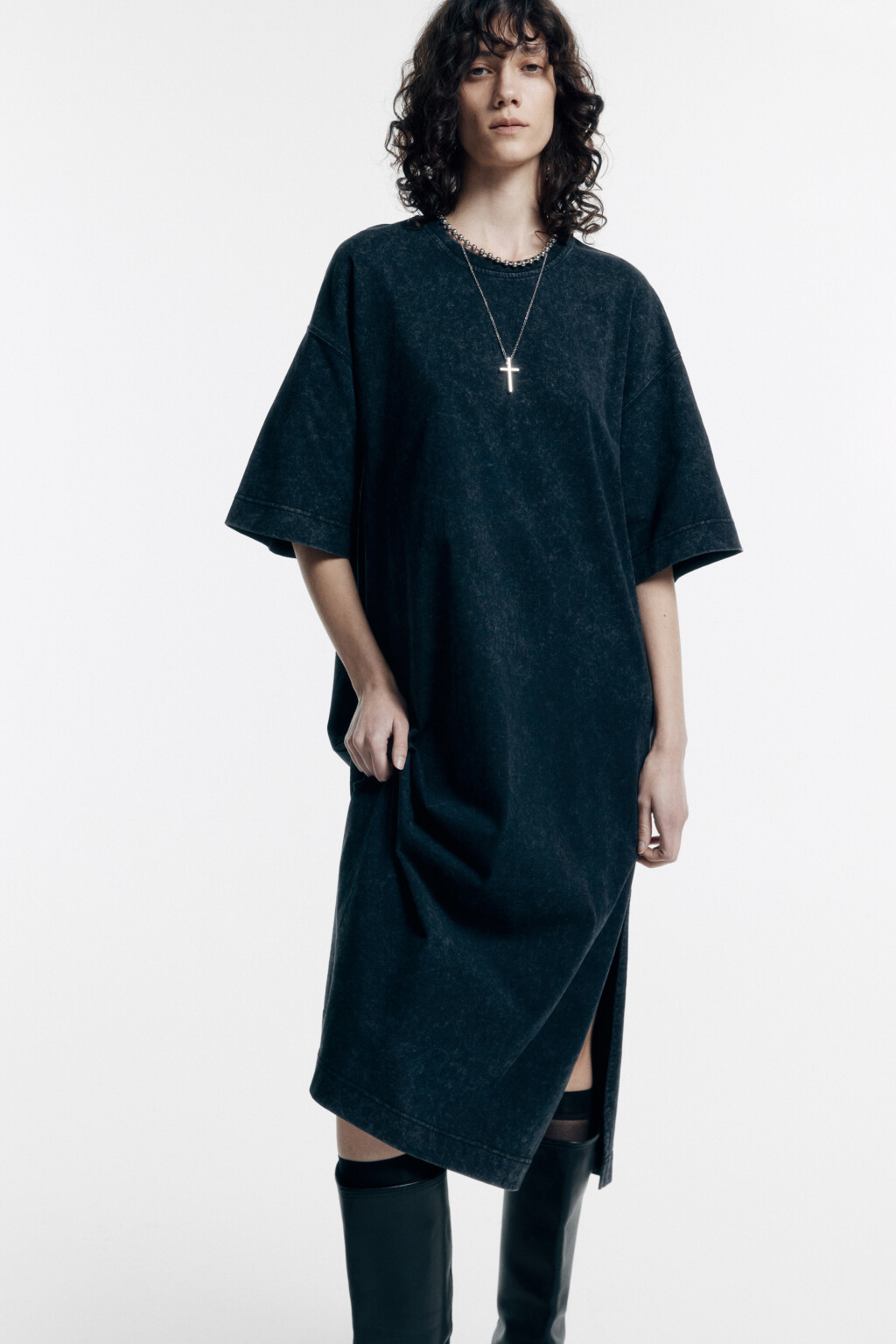 Платье-футболка миди из вареного трикотажа - цвет серый - 1