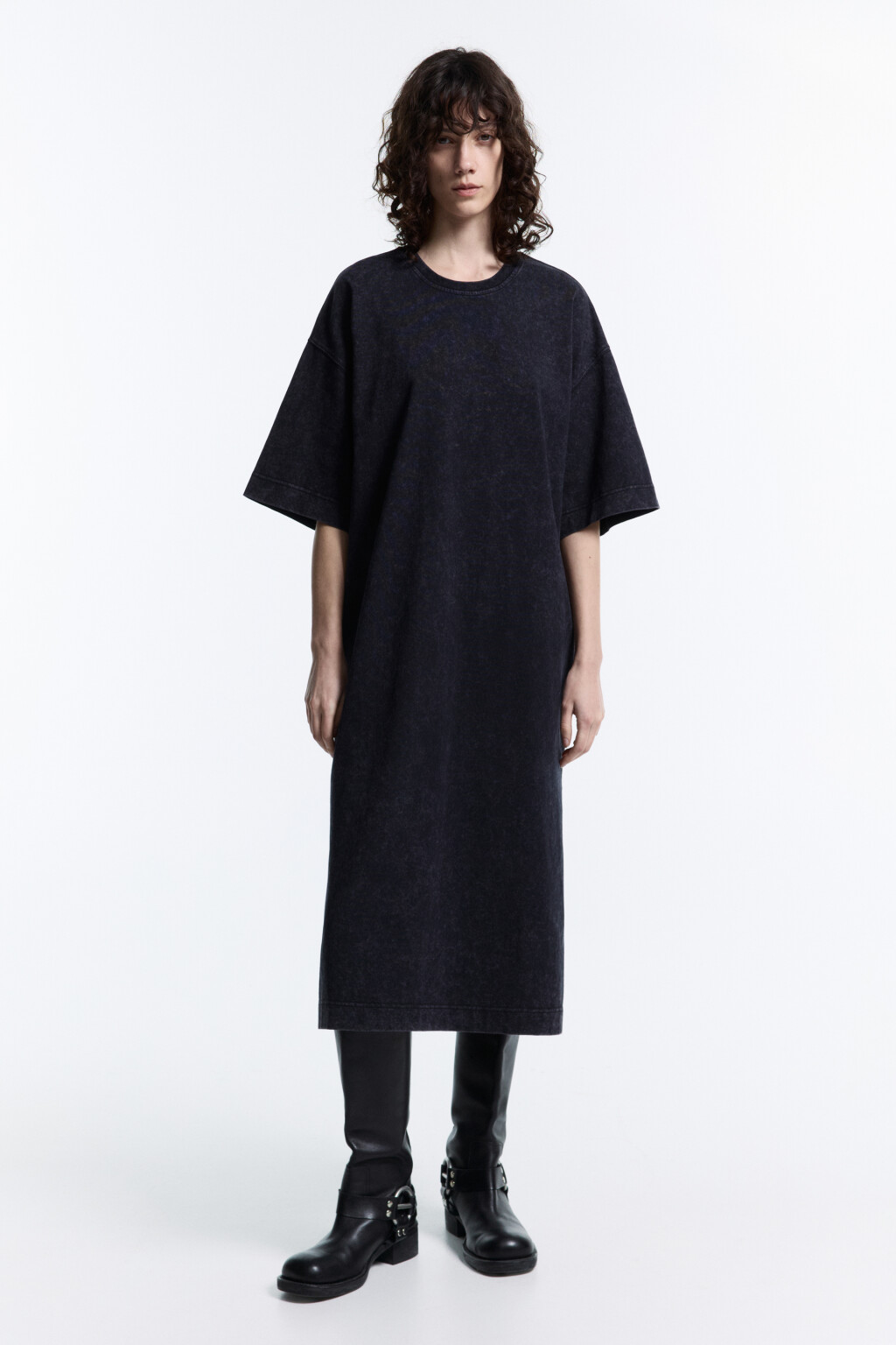 Платье-футболка миди из вареного трикотажа - цвет серый - 2