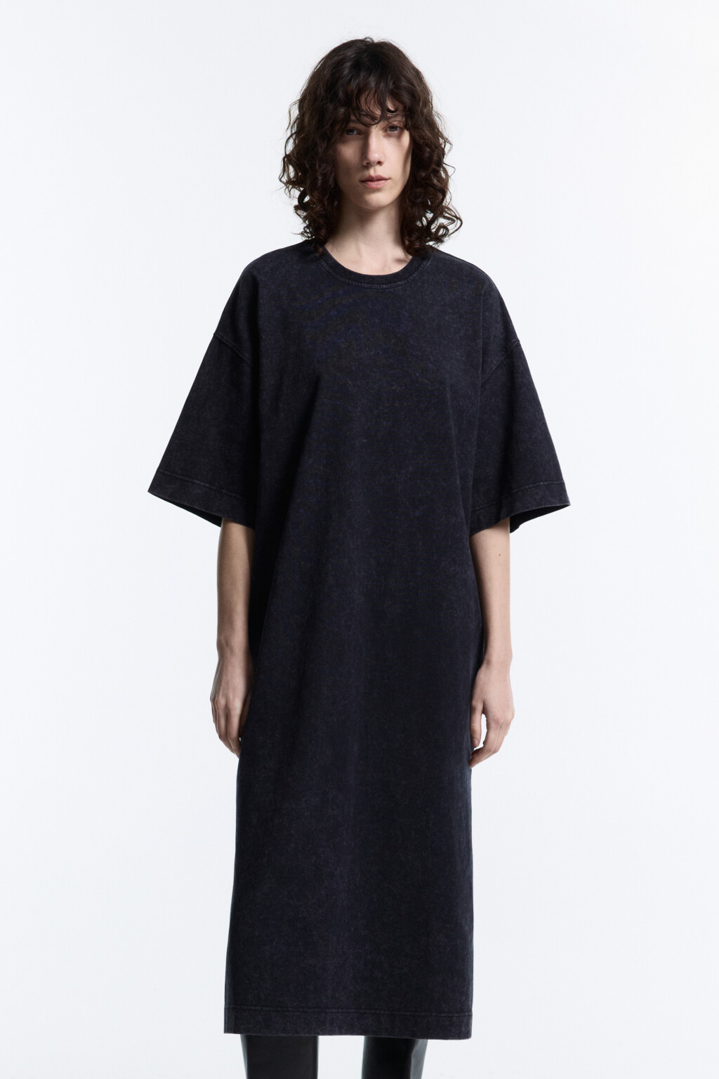 Платье-футболка миди из вареного трикотажа - цвет серый - 8