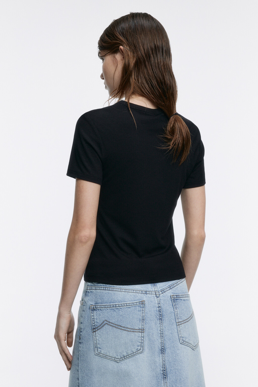 Футболка приталенная из вискозы - цвет черный - 4