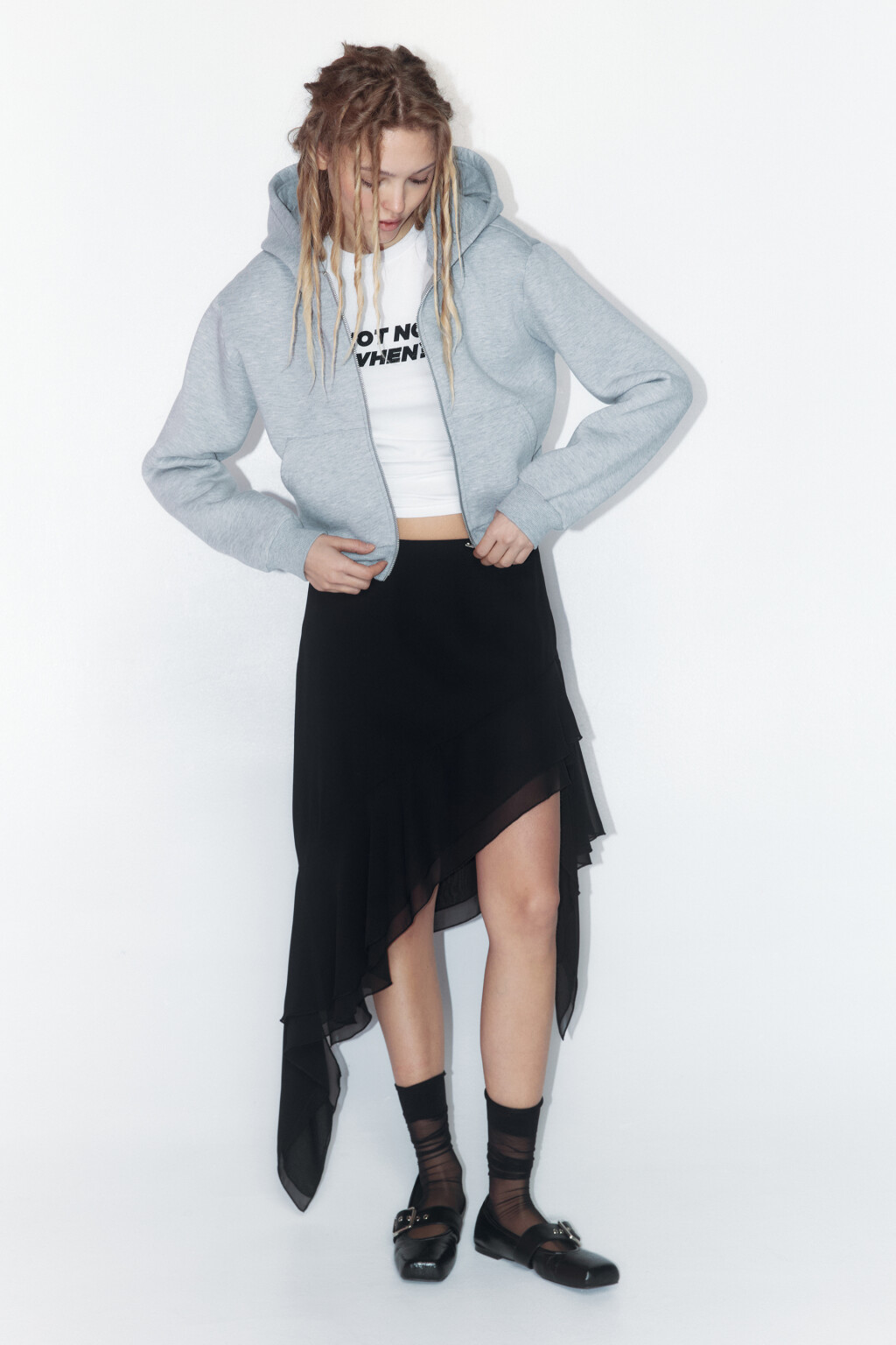 Футболка облегающая с принтом и стразами - цвет белый - 6