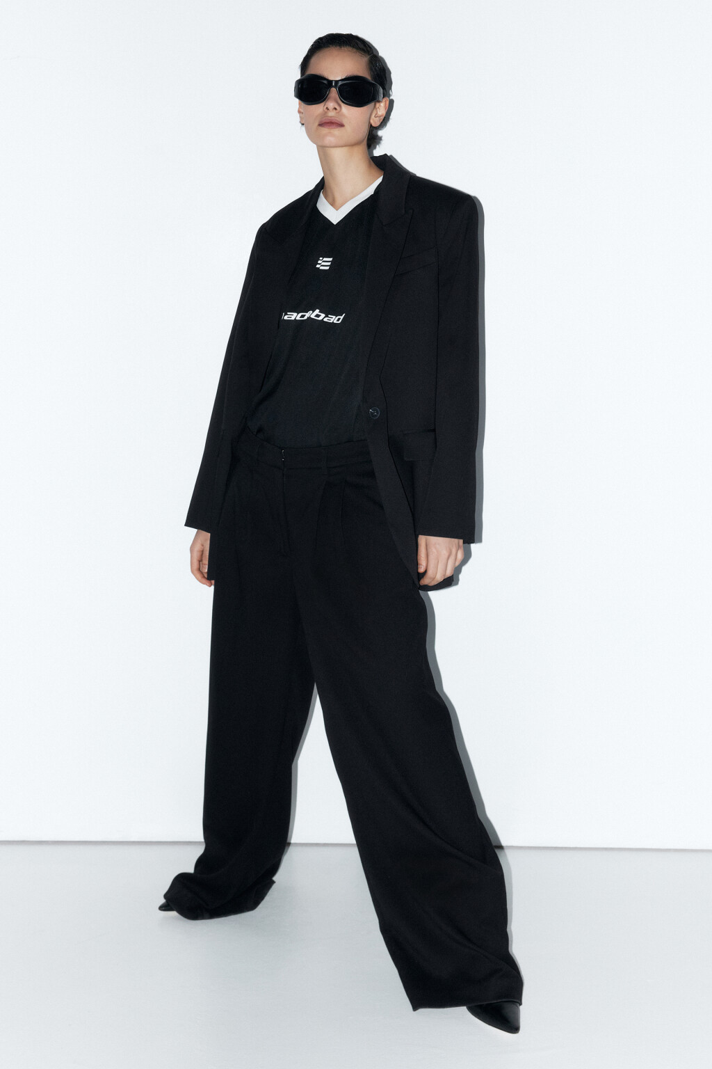 Футболка oversize с принтом и V-вырезом - цвет черный - 5